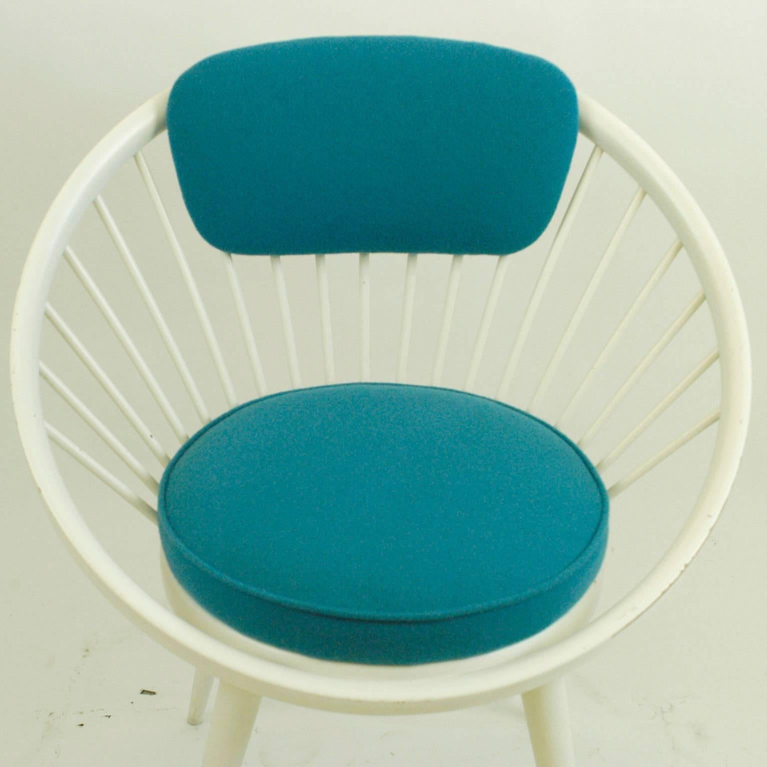 Lacquered White and Blue Scandinavian Modern Circle Chair by Yngve Ekström