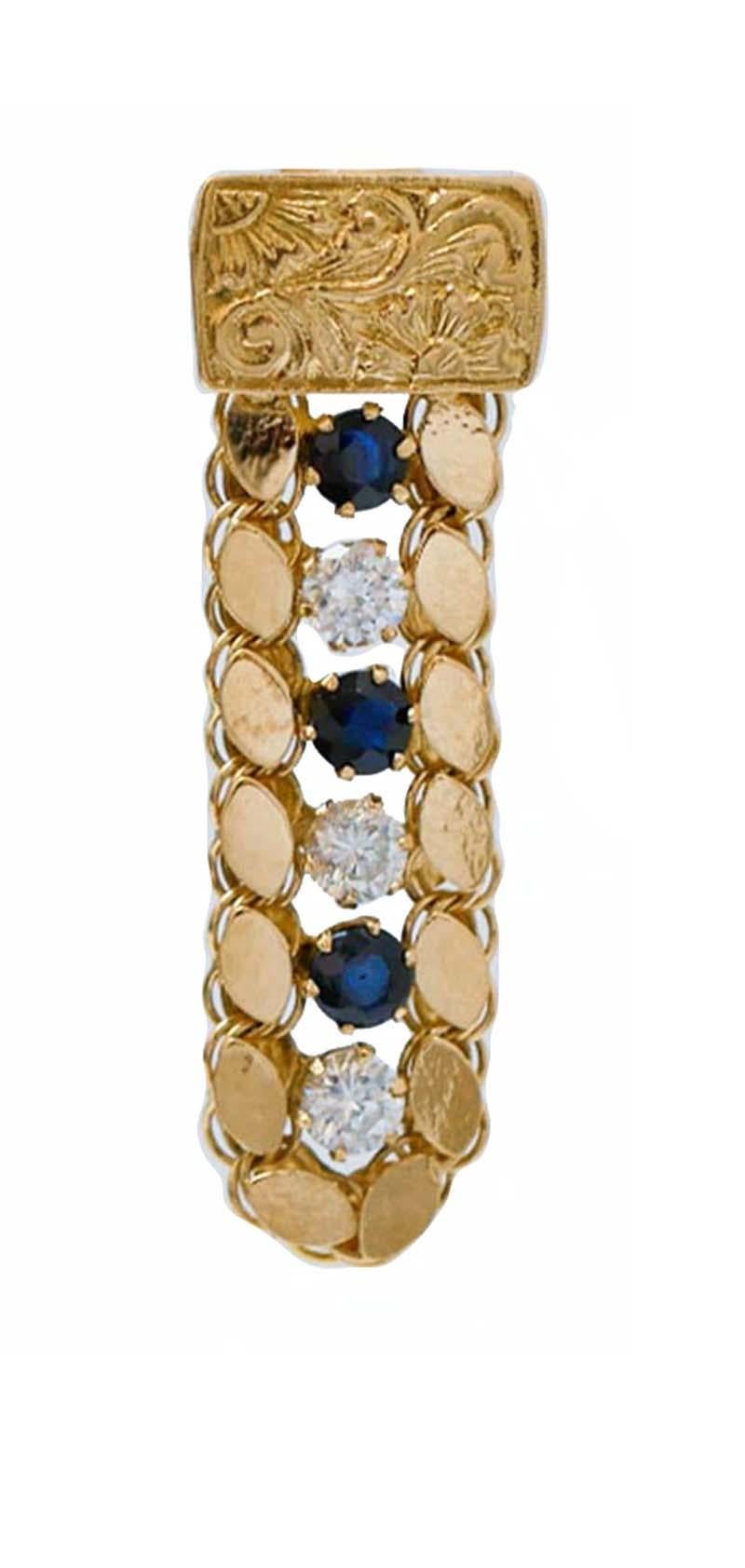 Eleganti orecchini con struttura in oro giallo 18 kt montati con pietre bianche e blu.
Questi orecchini sono stati realizzati totalmente a mano da maestri orafi italiani e sono in perfette condizioni.
Pietre 0.60 gr
Peso totale 7.00 gr
RF 