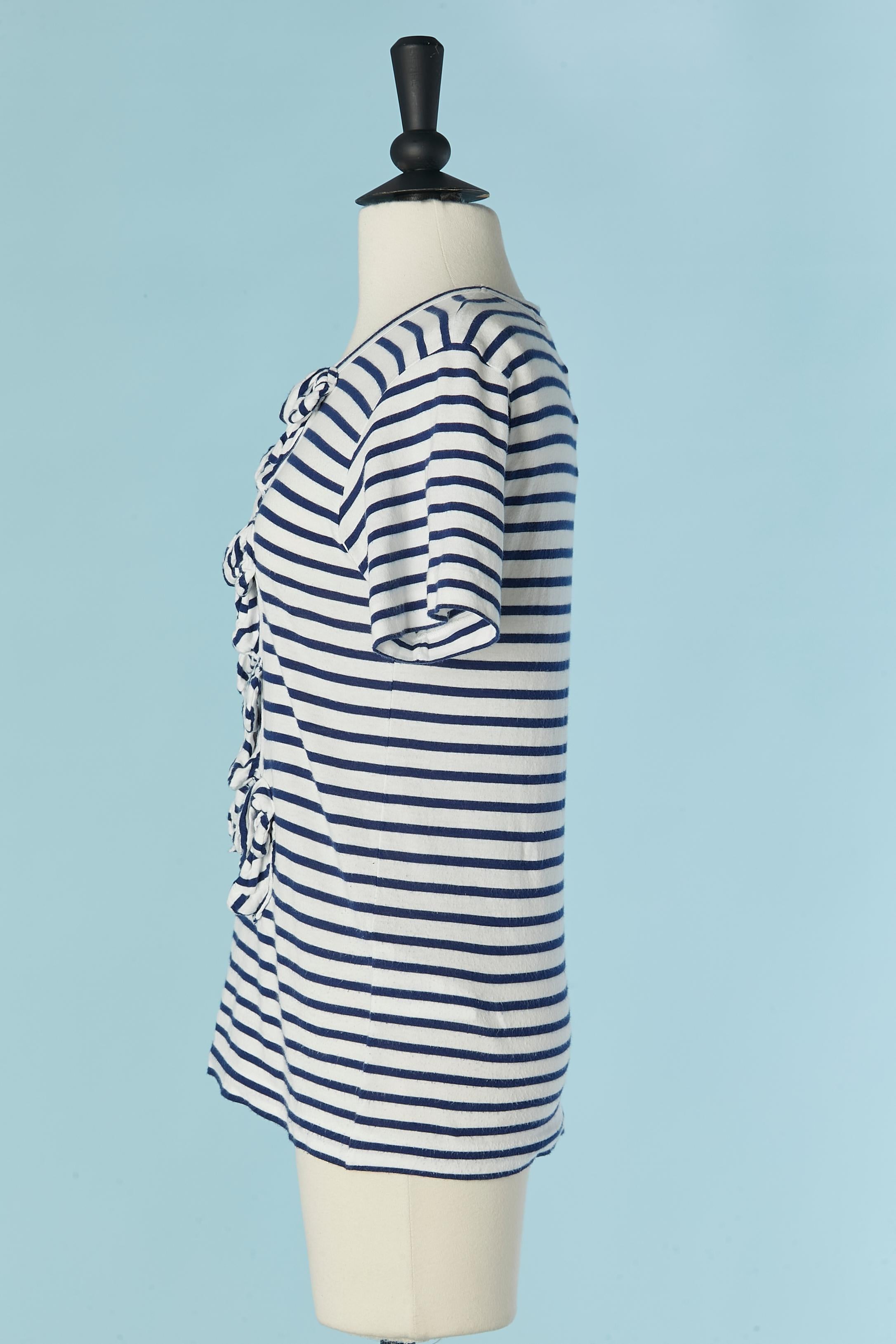 White and blue striped tee-shirt with appliqué on the front COMMME DES GARÇONS In Excellent Condition For Sale In Saint-Ouen-Sur-Seine, FR