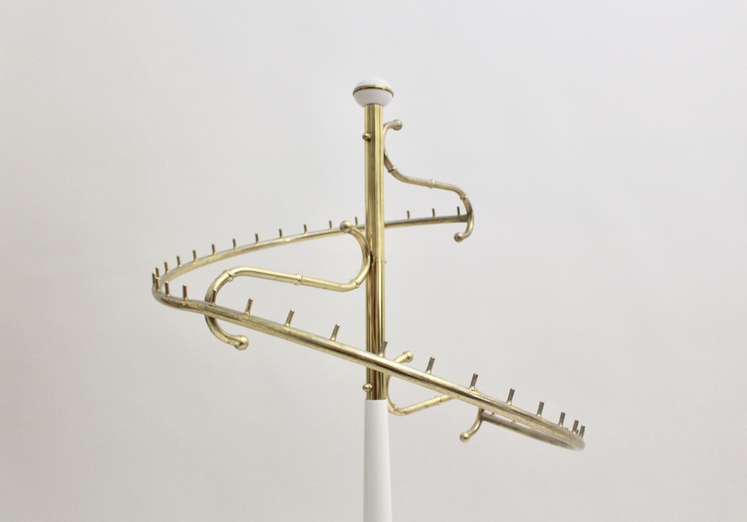 Vintage-Regal aus Weiß und Messing, Mid-Century Modern, 1950er Jahre, Frankreich im Angebot 11