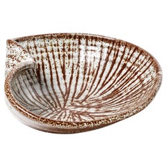 Plato de cerámica blanco y marrón del siglo XX de Accolay 1950 Design