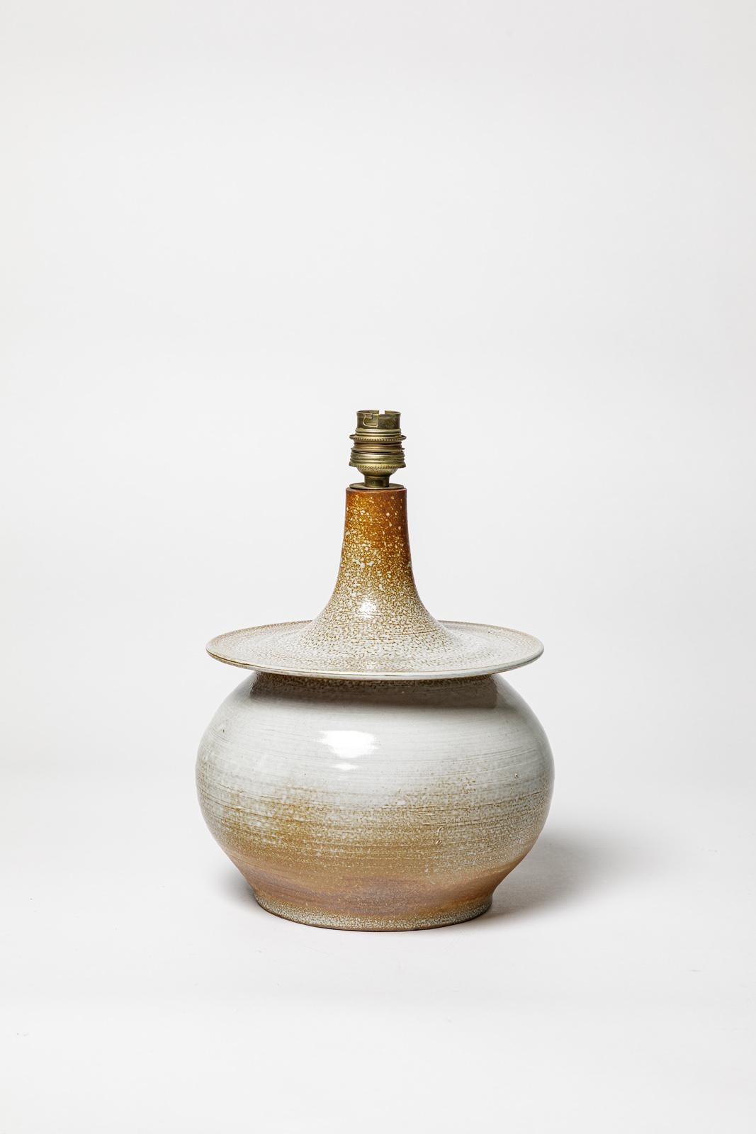 Mid-Century moderno Lampada da tavolo francese in ceramica bianca e marrone del XX secolo 1970 in vendita