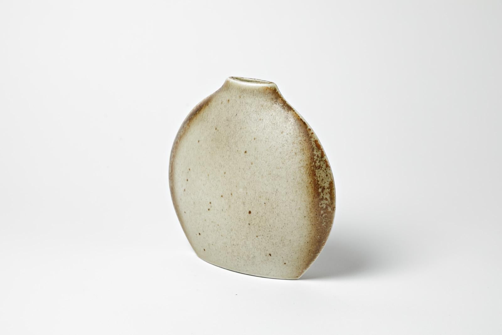 Mid-Century Modern Vase circulaire en céramique blanc et Brown par Montreau pour Virebent 1970 Design en vente