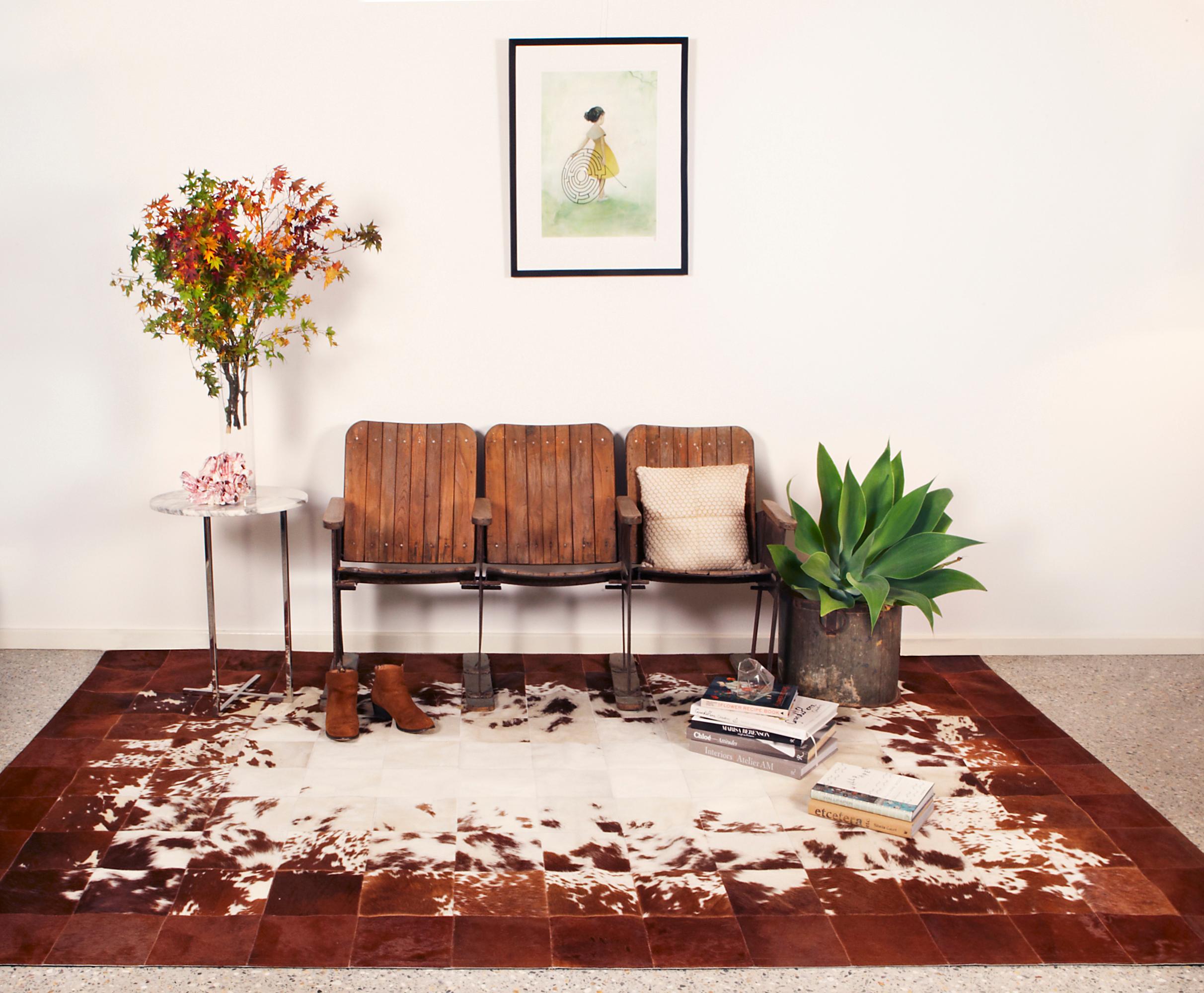 Alfombra blanca y marrón de cuero de vaca Tranquilo Personalizable XXLarge Art Decó en venta
