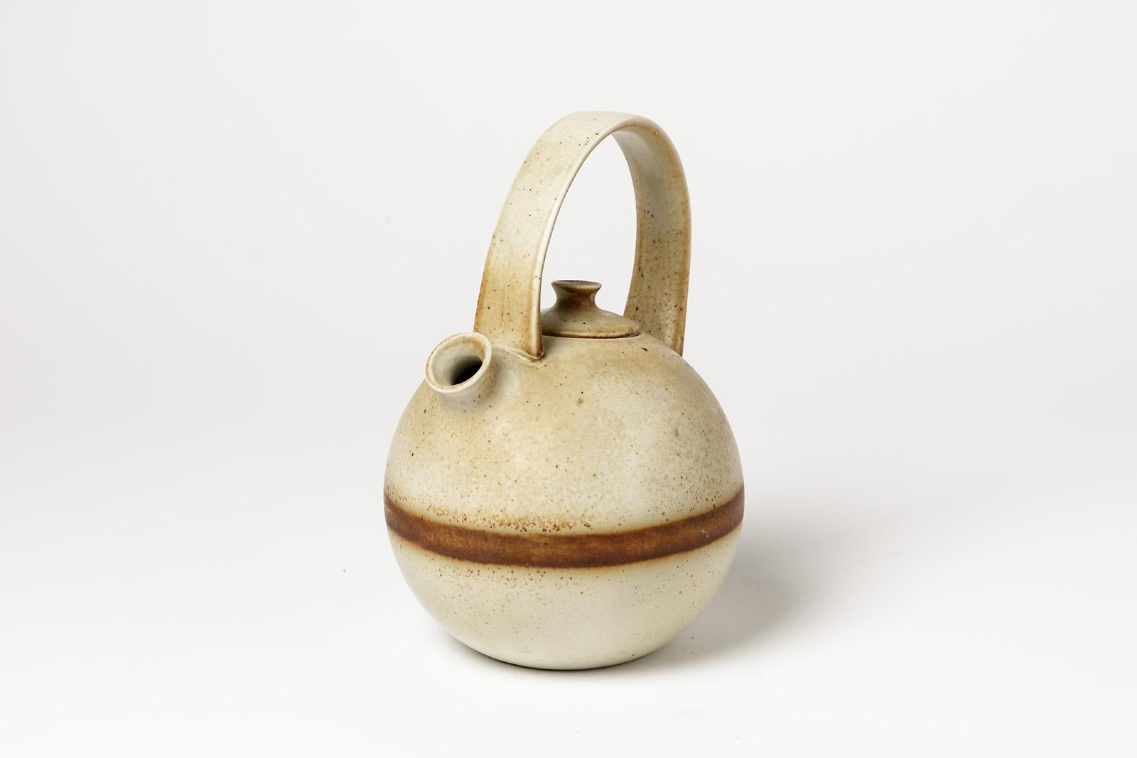 Virebent - designed by Jacques Laroussinie,

circa 1970

Original white and brown 20th century porcelain ceramic tea pot.

Original perfect condition

Signed under the base

Measures: Height 20 cm, large 14 cm.