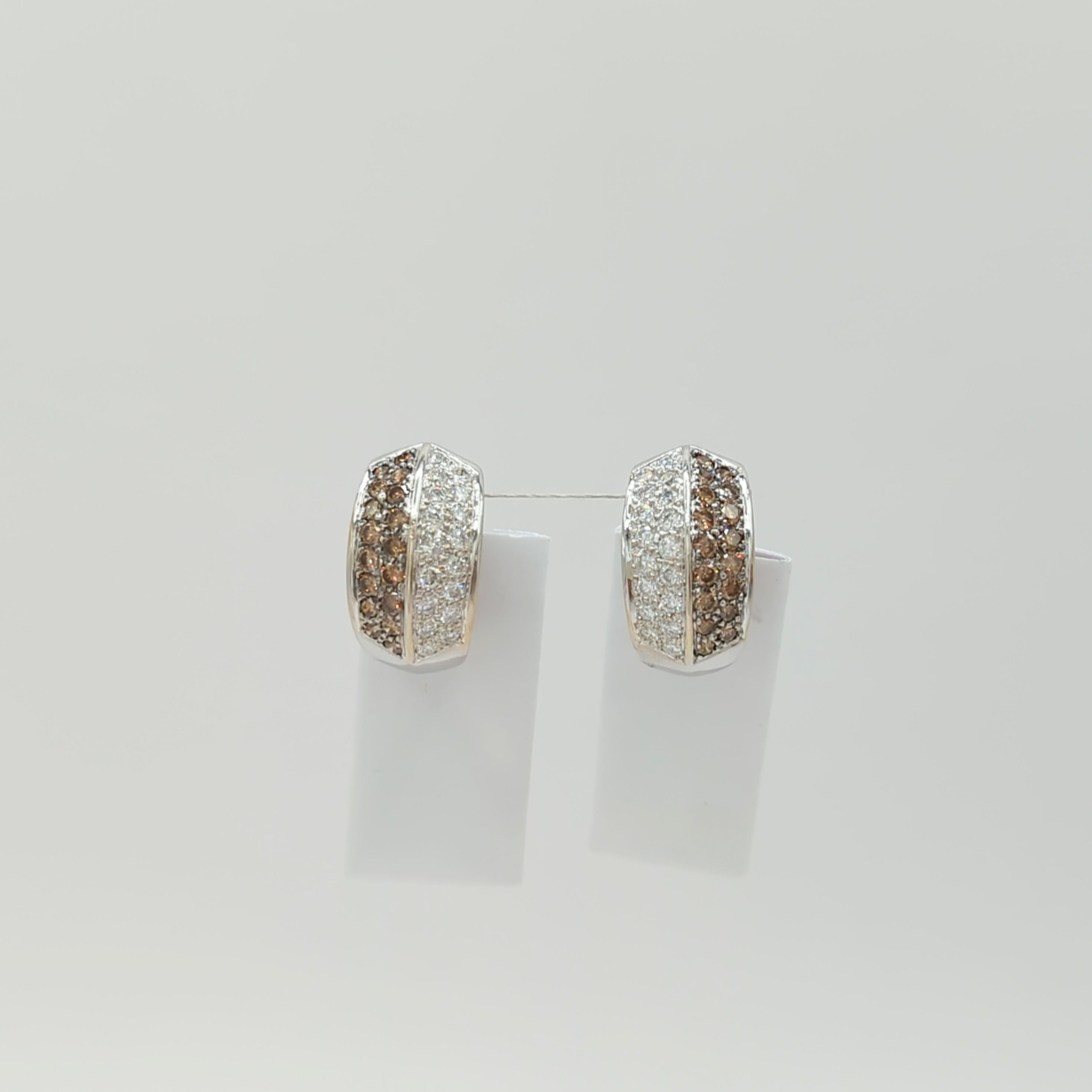 White and Brown Diamond Half Hoop Earrings in 18K White Gold In New Condition For Sale In Los Angeles, CA
