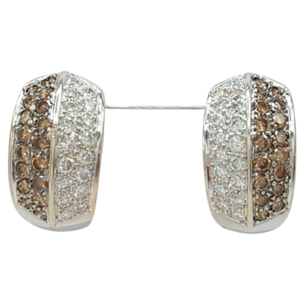 Demi-cercles d'oreilles en or blanc 18 carats avec diamants blancs et bruns en vente