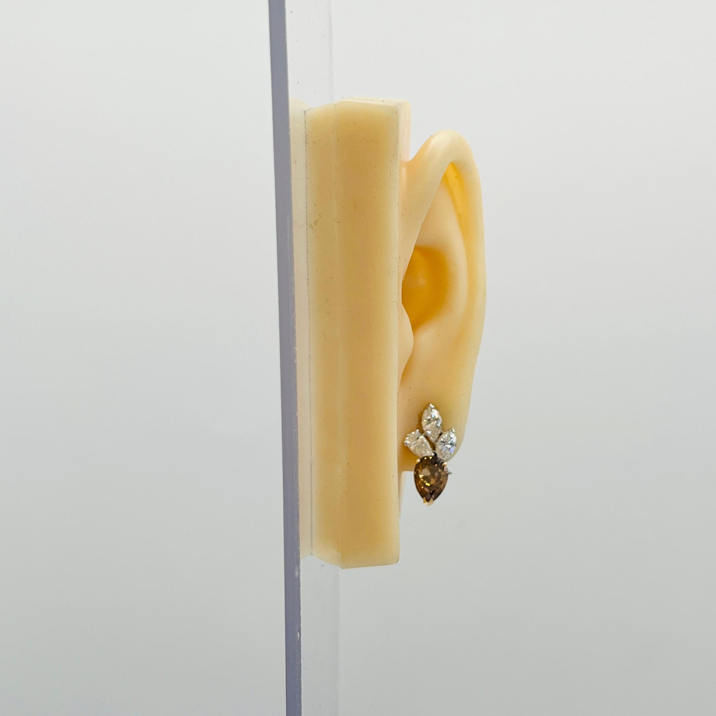 Splendidi diamanti bianchi e marroni da 3,29 ct. e forme a marquise.  Realizzato a mano in oro giallo e bianco bicolore a 14 carati.  