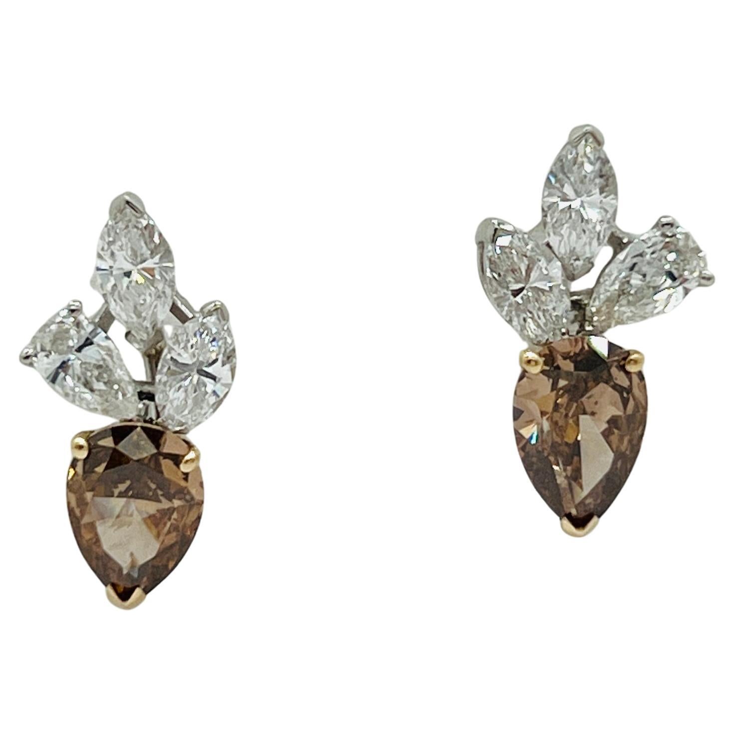 Orecchini a grappolo con pera e marquise di diamanti bianchi e marroni in oro 14K a due toni in vendita