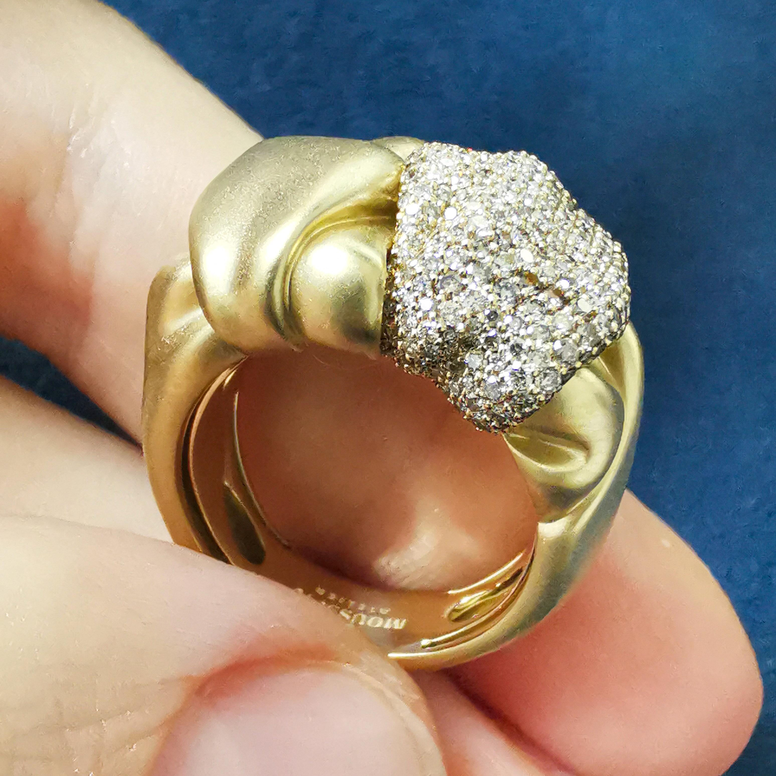 Contemporary White and Brown Diamonds 18 Karat Yellow Gold Silk Ring For Sale