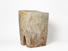 Hocker aus weiß und braun glasiertem Steingut von Martin Goerg, 2026.