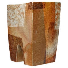 Hocker aus weiß und braun glasiertem Steingut von Martin Goerg, 2026.