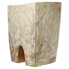 Hocker aus weiß und braun glasiertem Steingut von Martin Goerg, 2026.