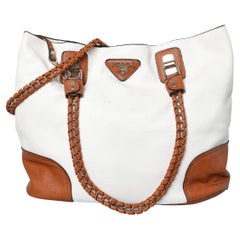 Weiße und braune Ledertasche Prada