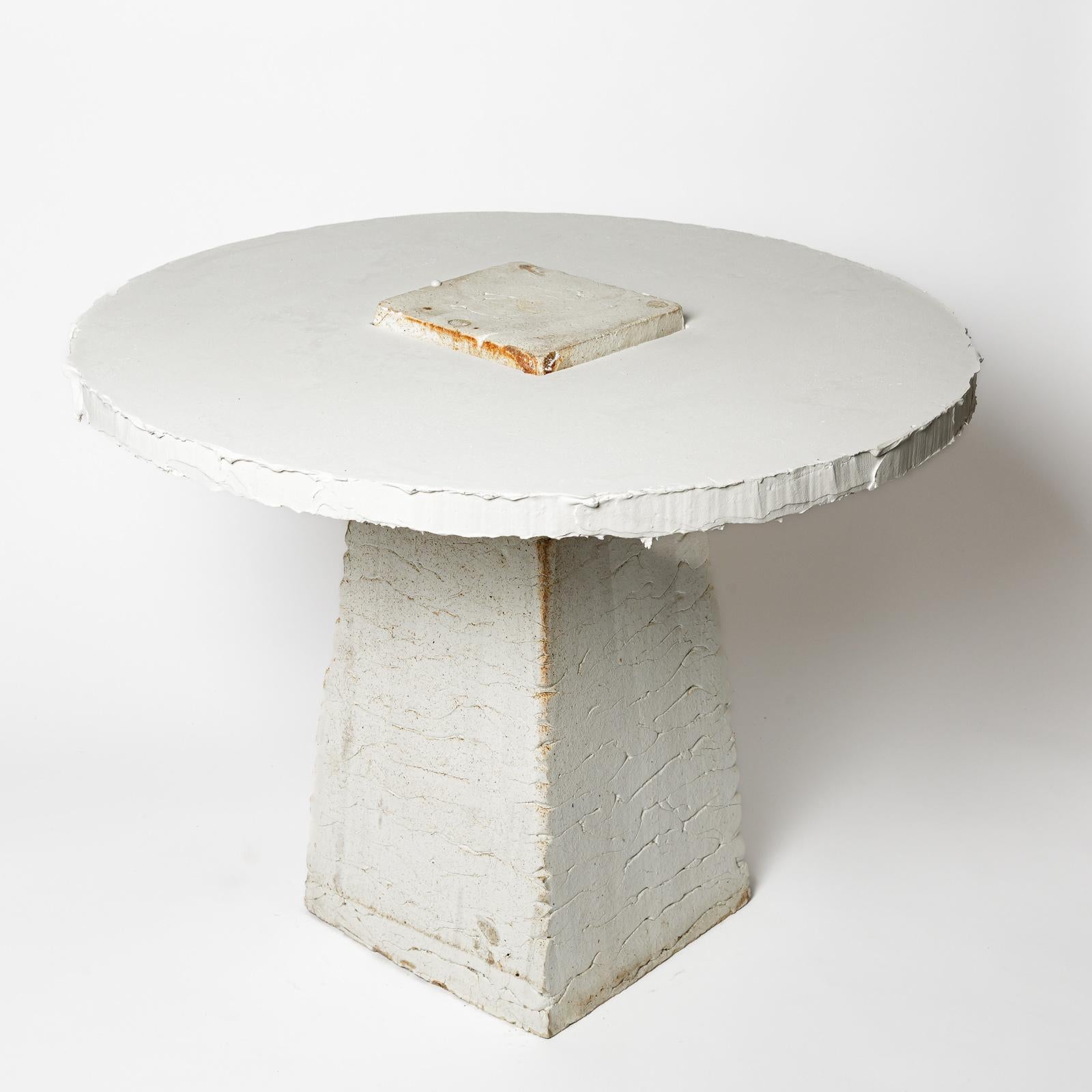 XXIe siècle et contemporain Table en céramique en grès blanc et brun et en plâtre par Les usagers La Borne 2025 en vente