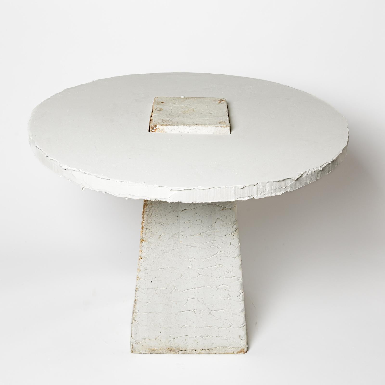 Céramique Table en céramique en grès blanc et brun et en plâtre par Les usagers La Borne 2025 en vente