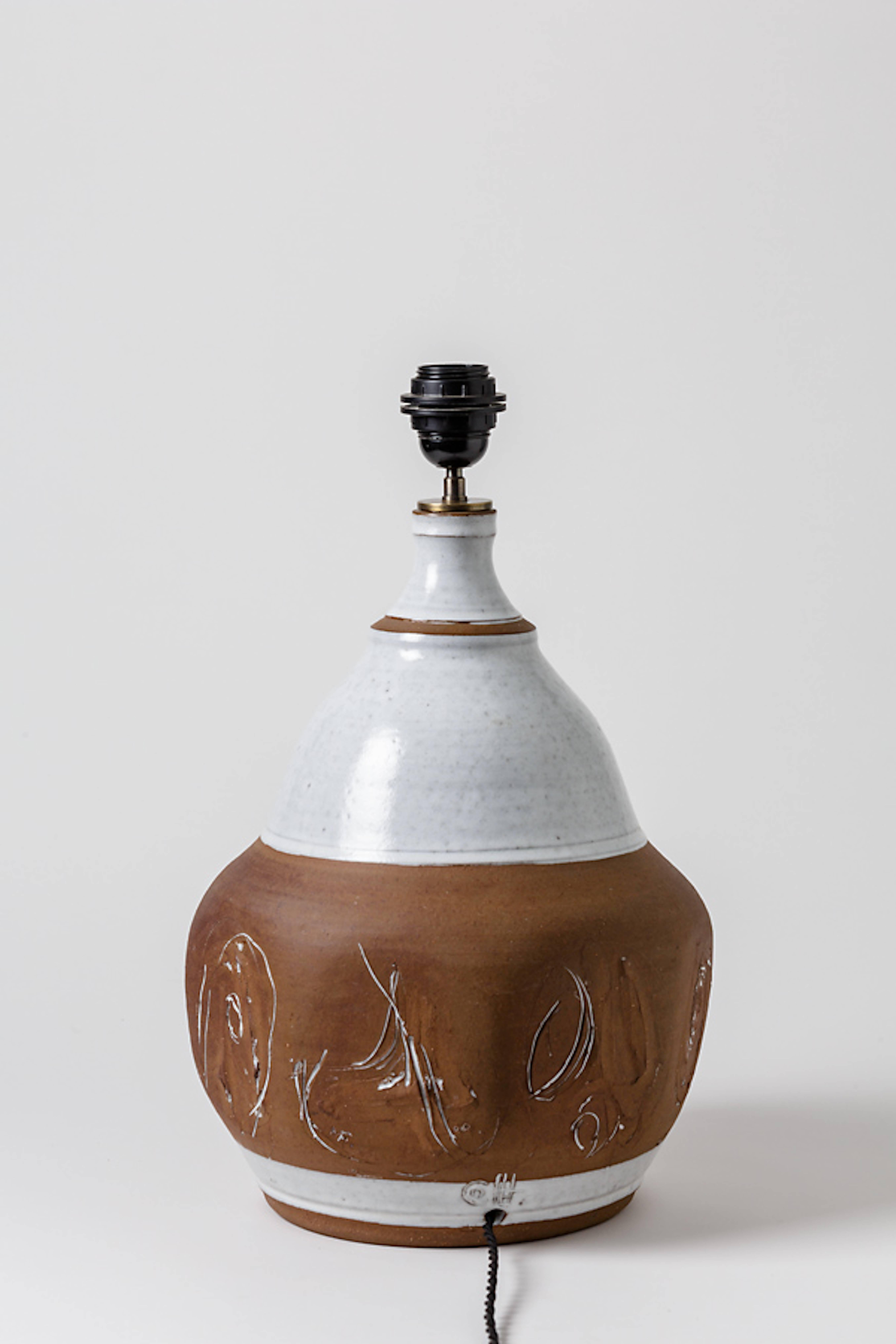 Tourné Lampe de bureau en céramique de grès blanc et marron par Roger Collet, vers 1970 en vente