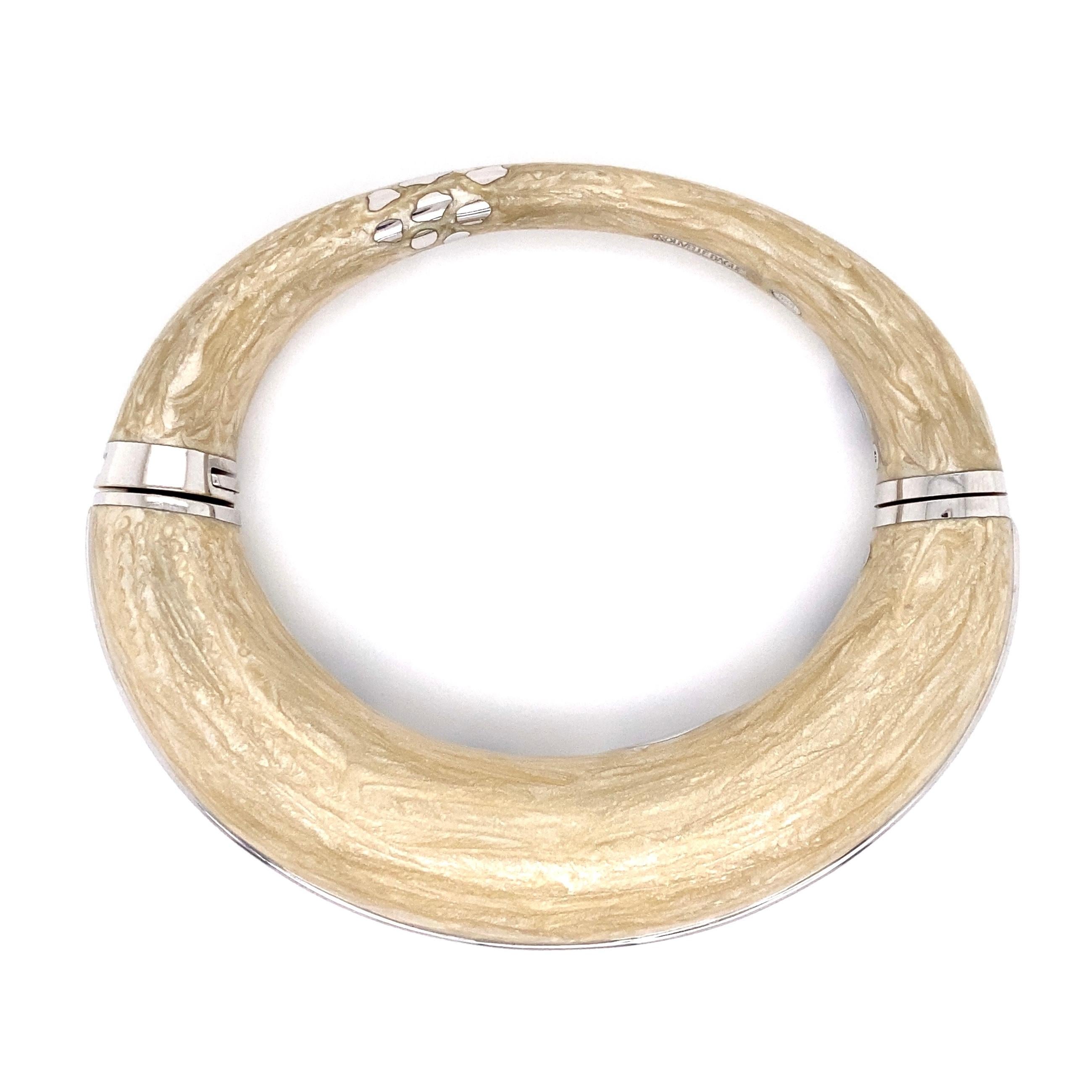 Bracelet en or émaillé blanc et bourgogne et diamants Estate Jewelry en vente 3