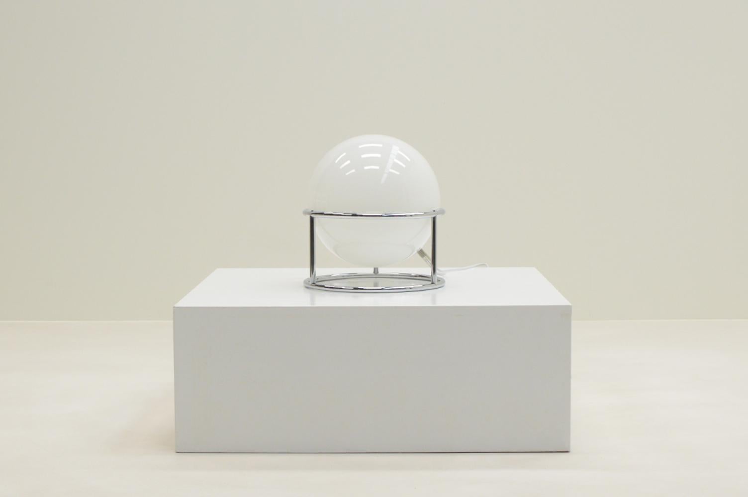 Mid-Century Modern White and chrome globe table lamp, 1970s Italy. For Sale
