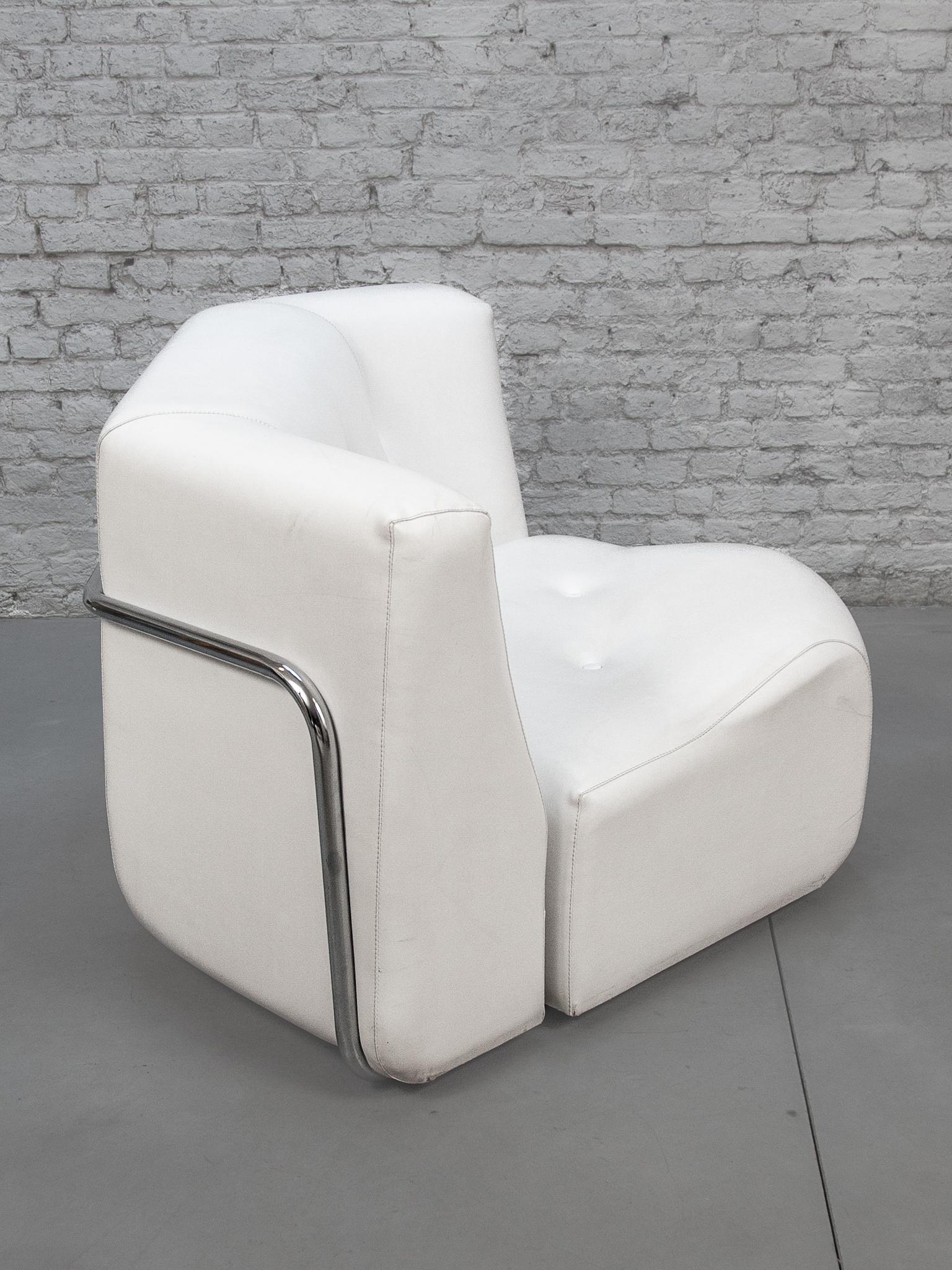 White and Chrome Livingroom set of Adriano Piazzesi Lounge Chairs and Footstools 8