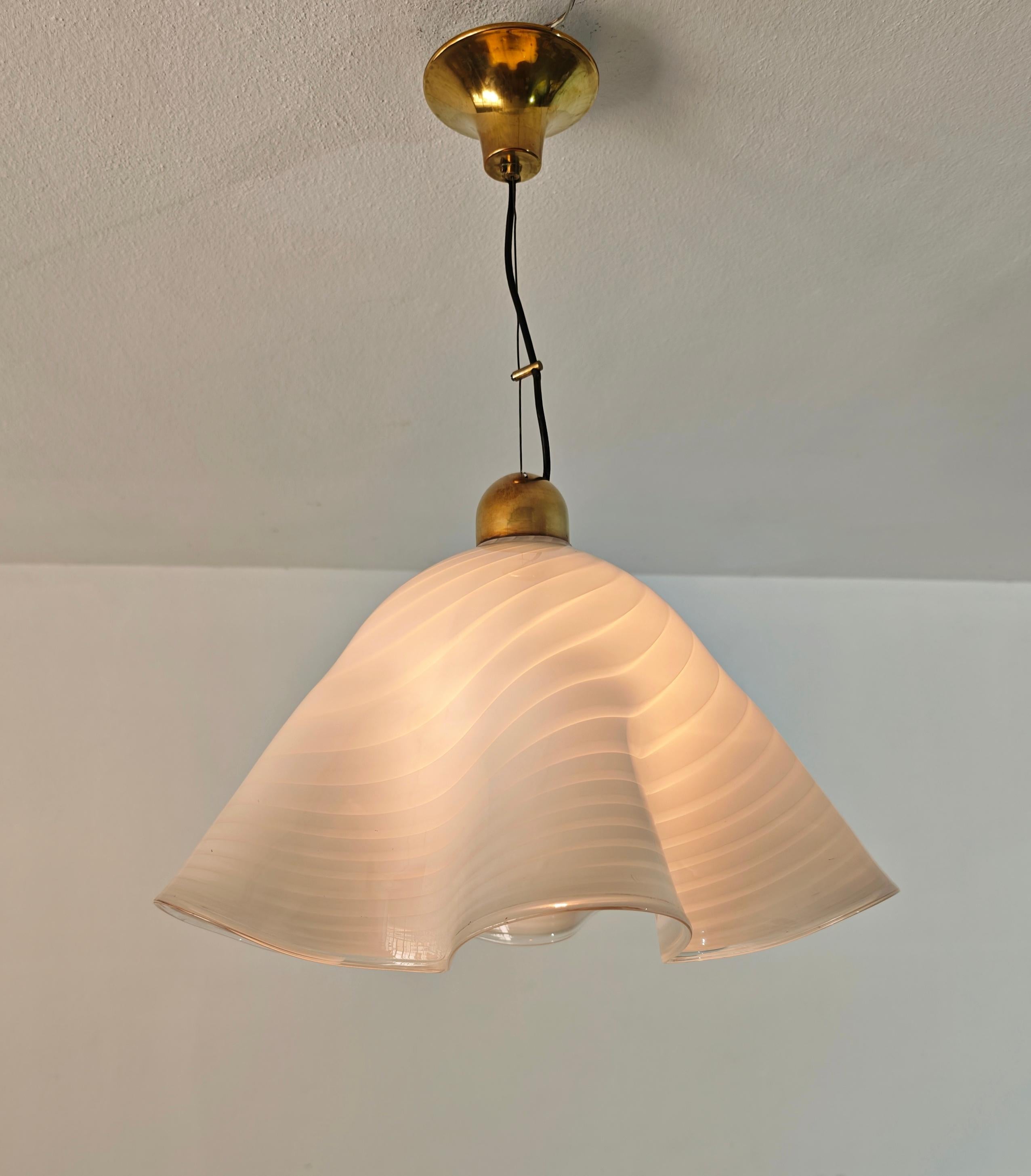 Lámpara Colgante de Cristal Blanco y Transparente Fazzoletto Italia Años 60/70 Moderna de Mitad de Siglo en venta 5