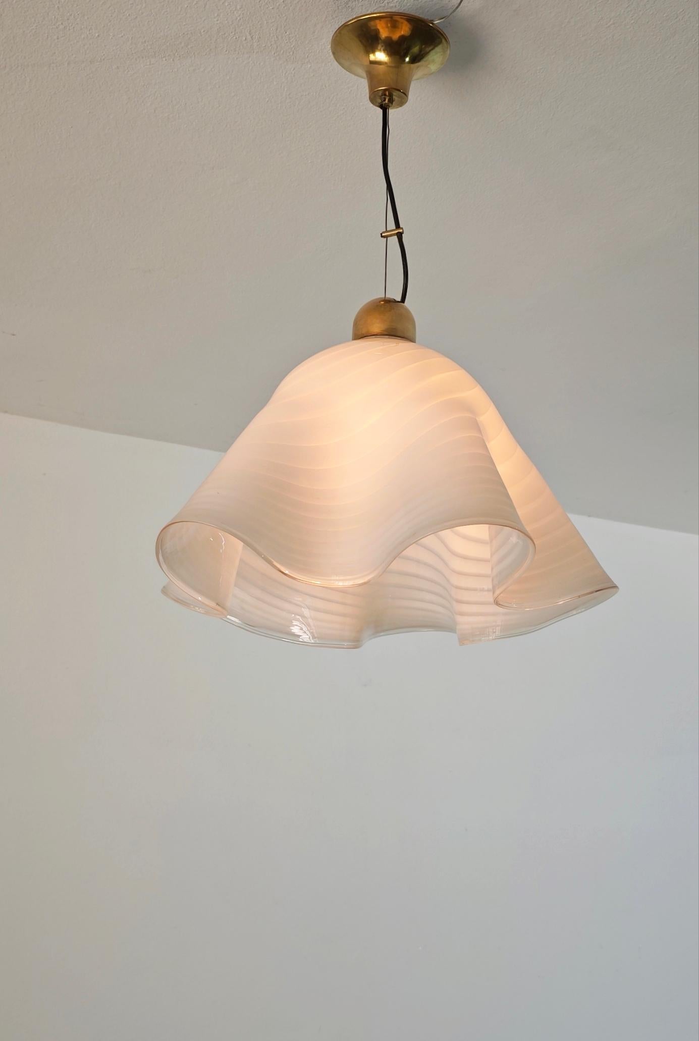 Lámpara Colgante de Cristal Blanco y Transparente Fazzoletto Italia Años 60/70 Moderna de Mitad de Siglo en venta 9