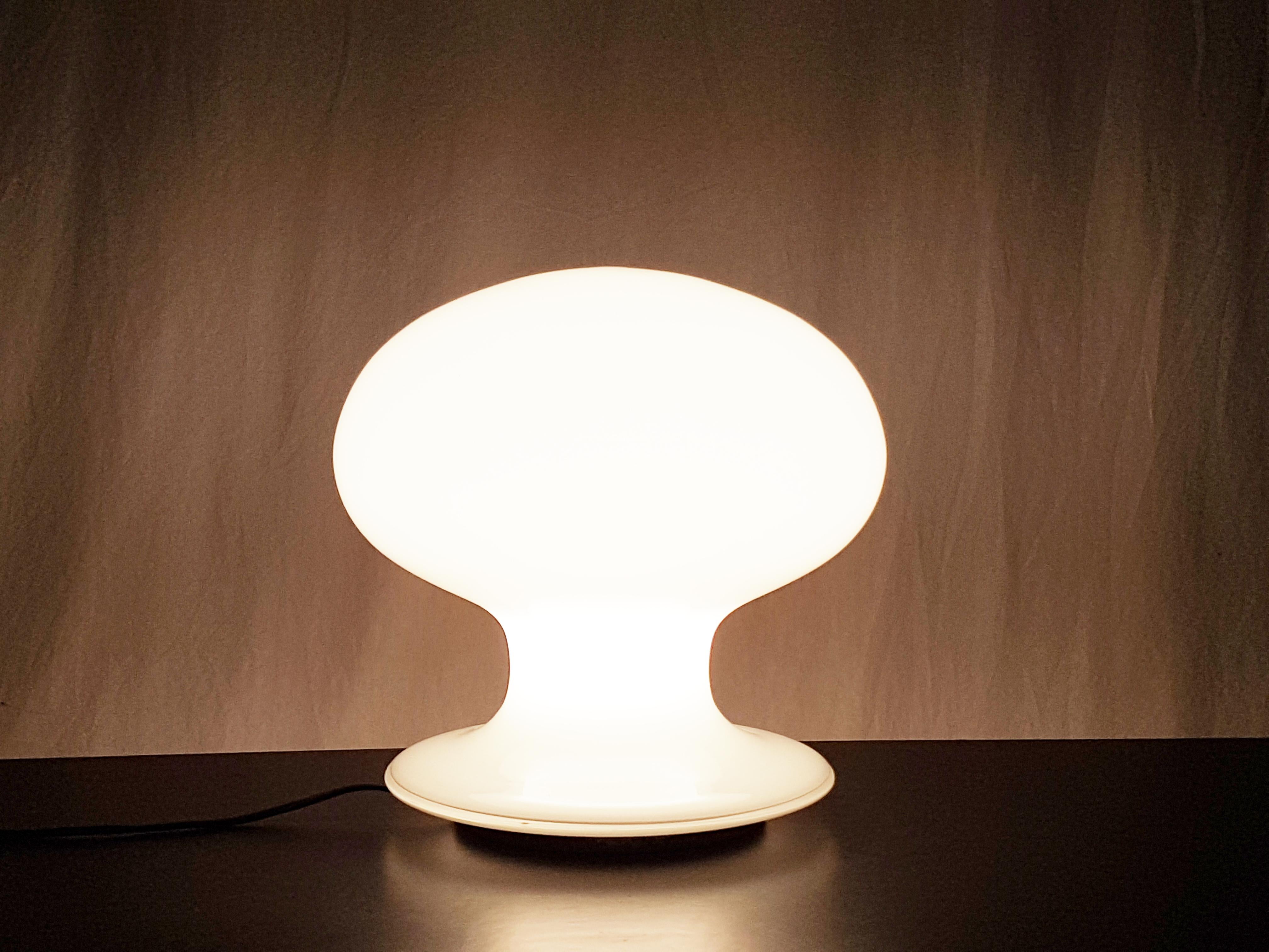 White and Clear Murano Glass Mushroom 1960s Table Lamp by Vistosi For Sale 1