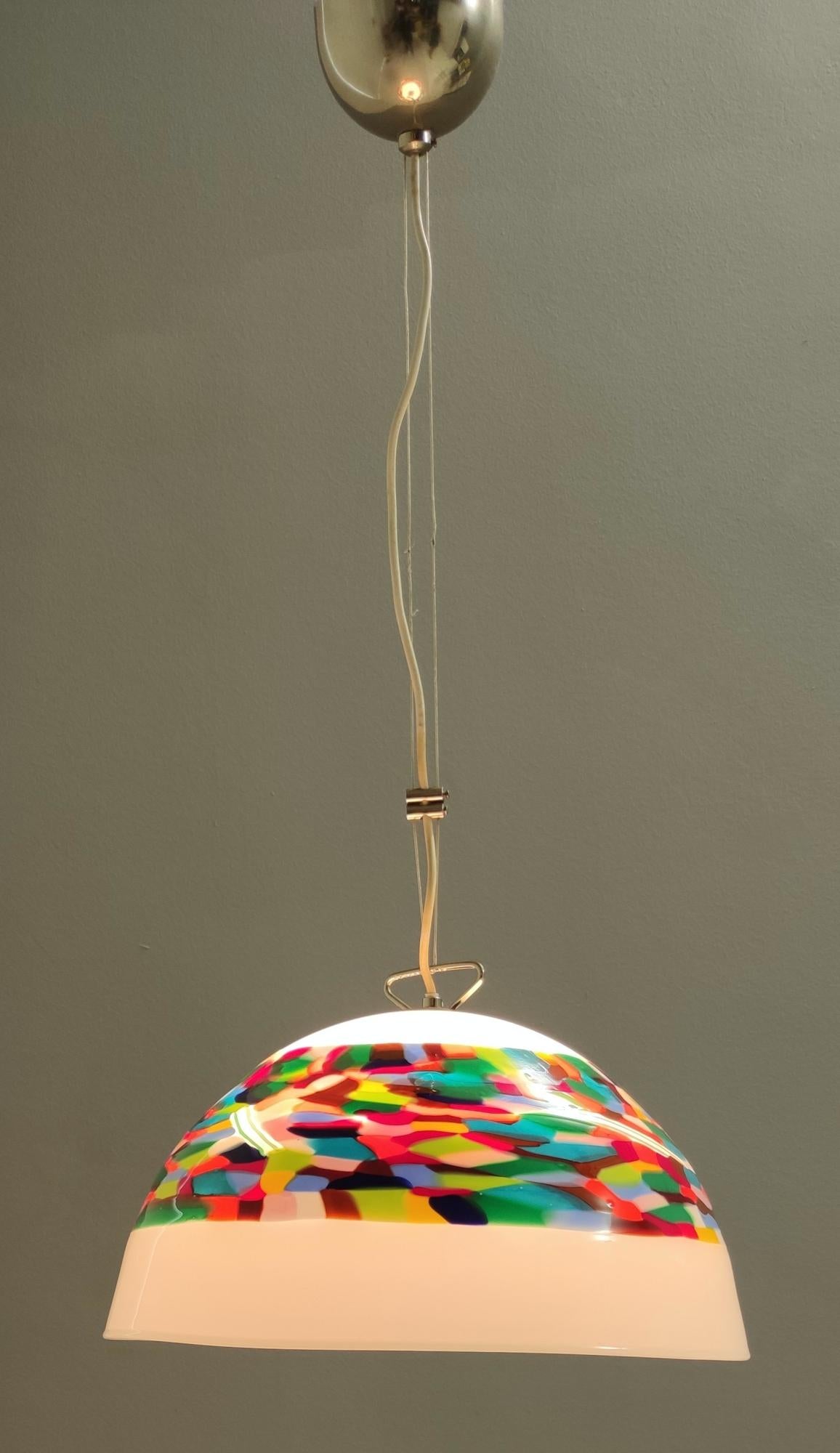 Made in Italy, 1980s.
Made in blown glass. 
Its height is adjustable.
This pendant is marked 