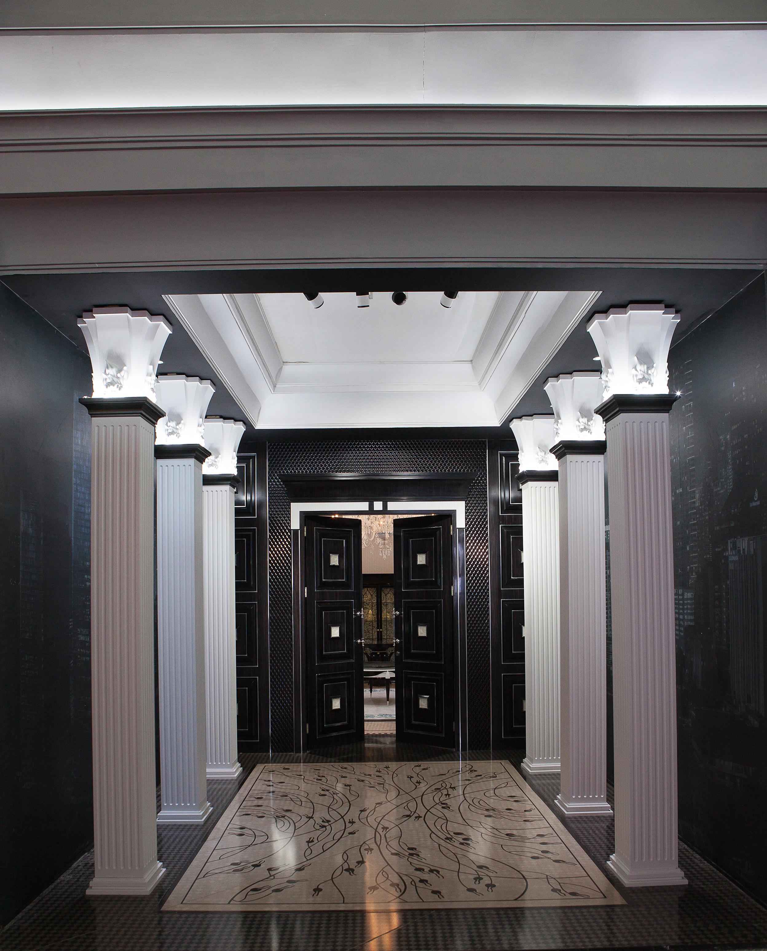 White and Ebony Solid Wood Decoration Column for Interior Design For Sale 3