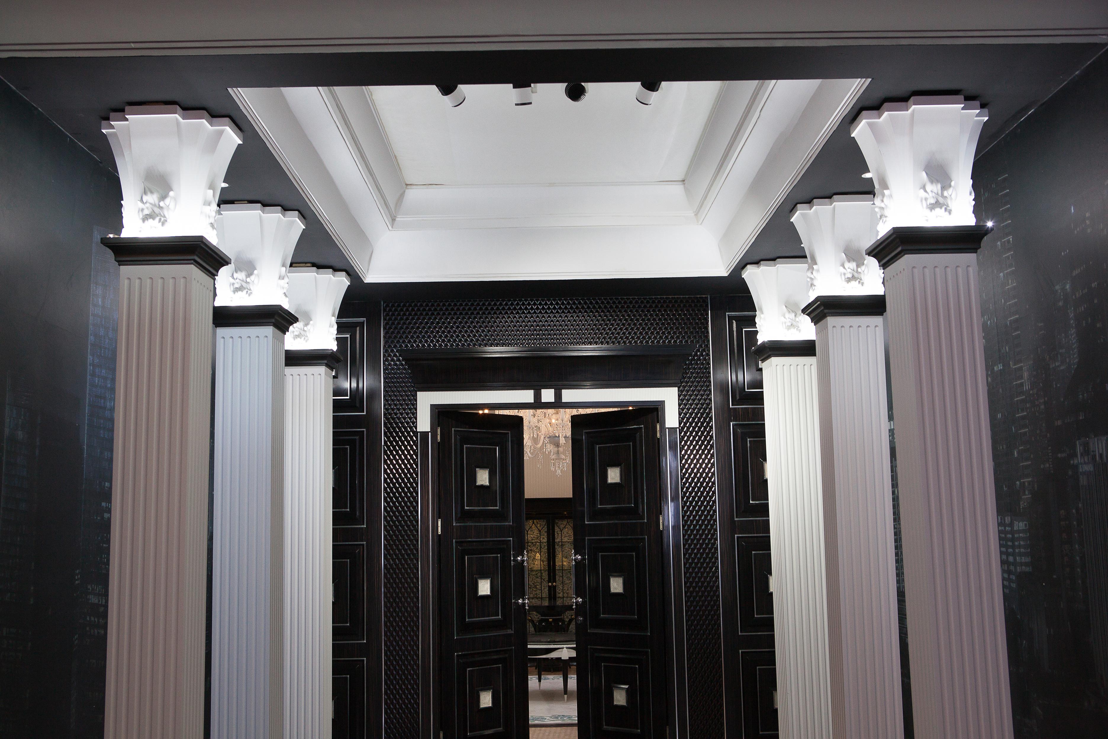 White and Ebony Solid Wood Decoration Column for Interior Design For Sale 4