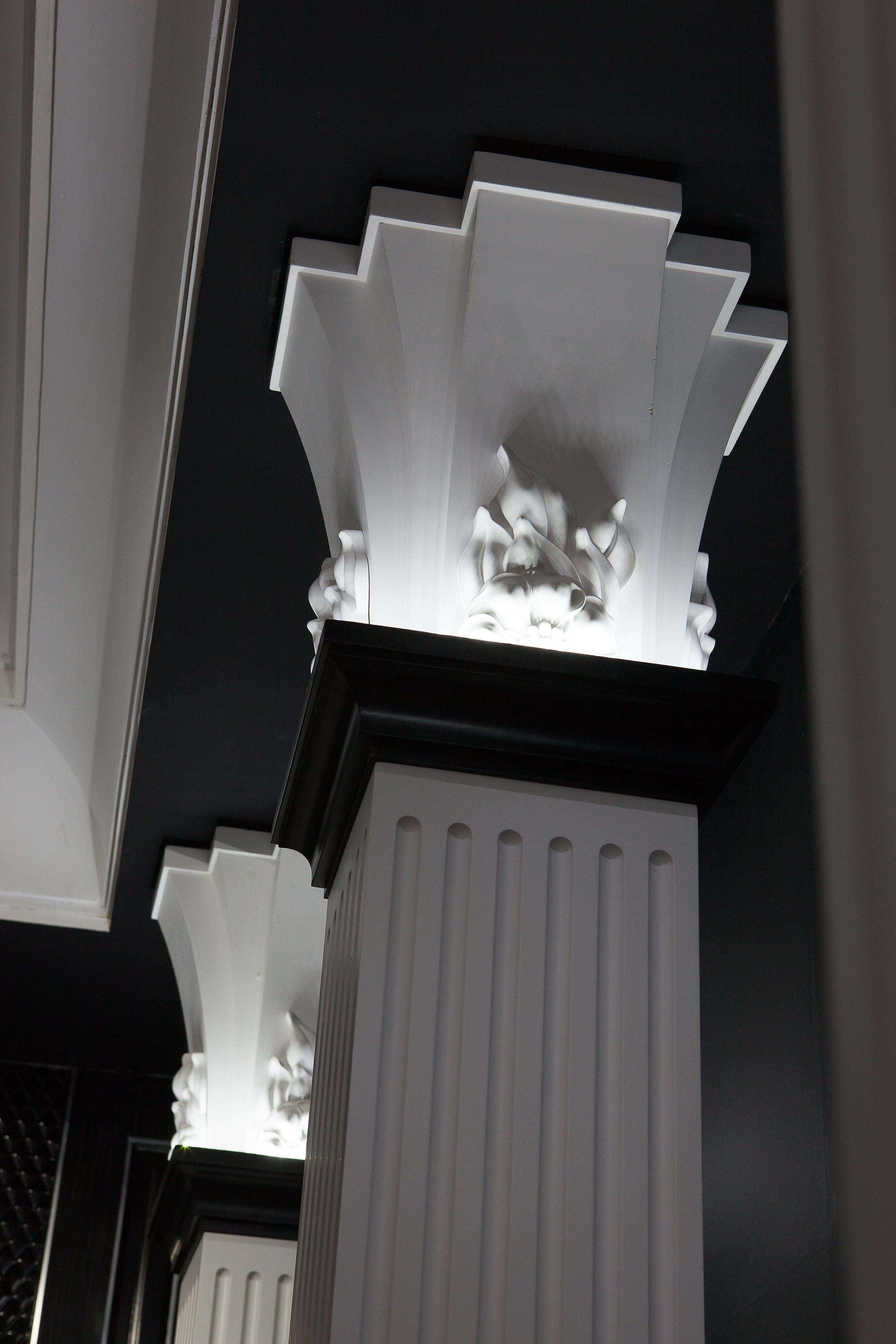 White and Ebony Solid Wood Decoration Column for Interior Design For Sale 5