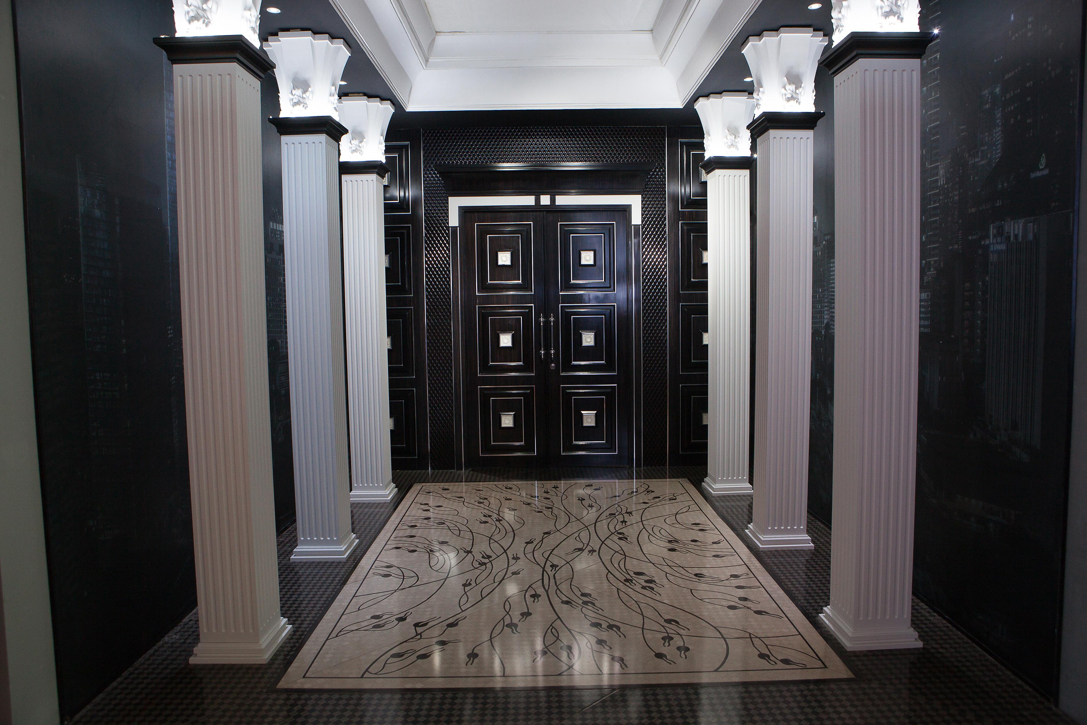 White and Ebony Solid Wood Decoration Column for Interior Design In New Condition For Sale In Hong Kong, HK