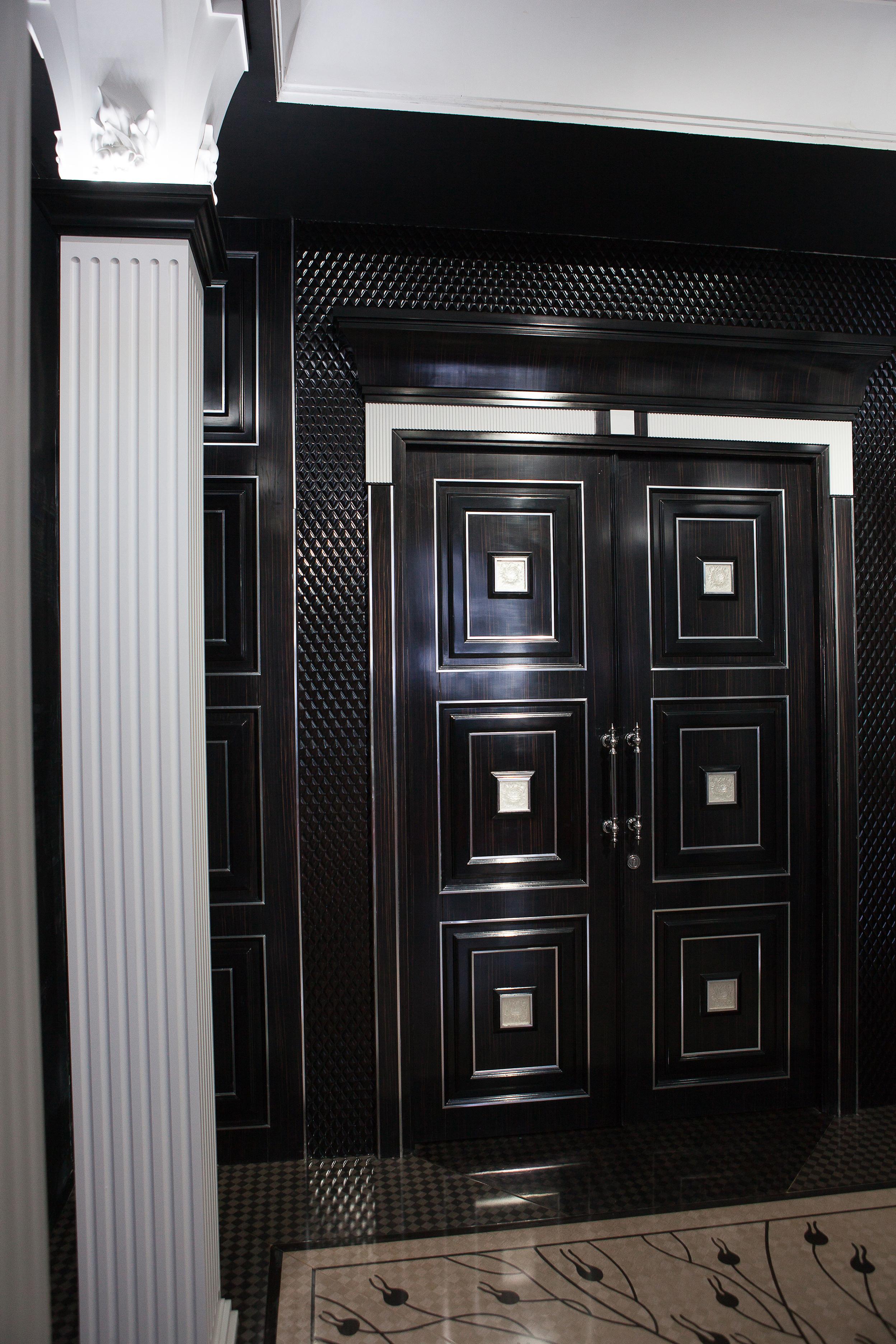 Contemporary White and Ebony Solid Wood Decoration Column for Interior Design For Sale
