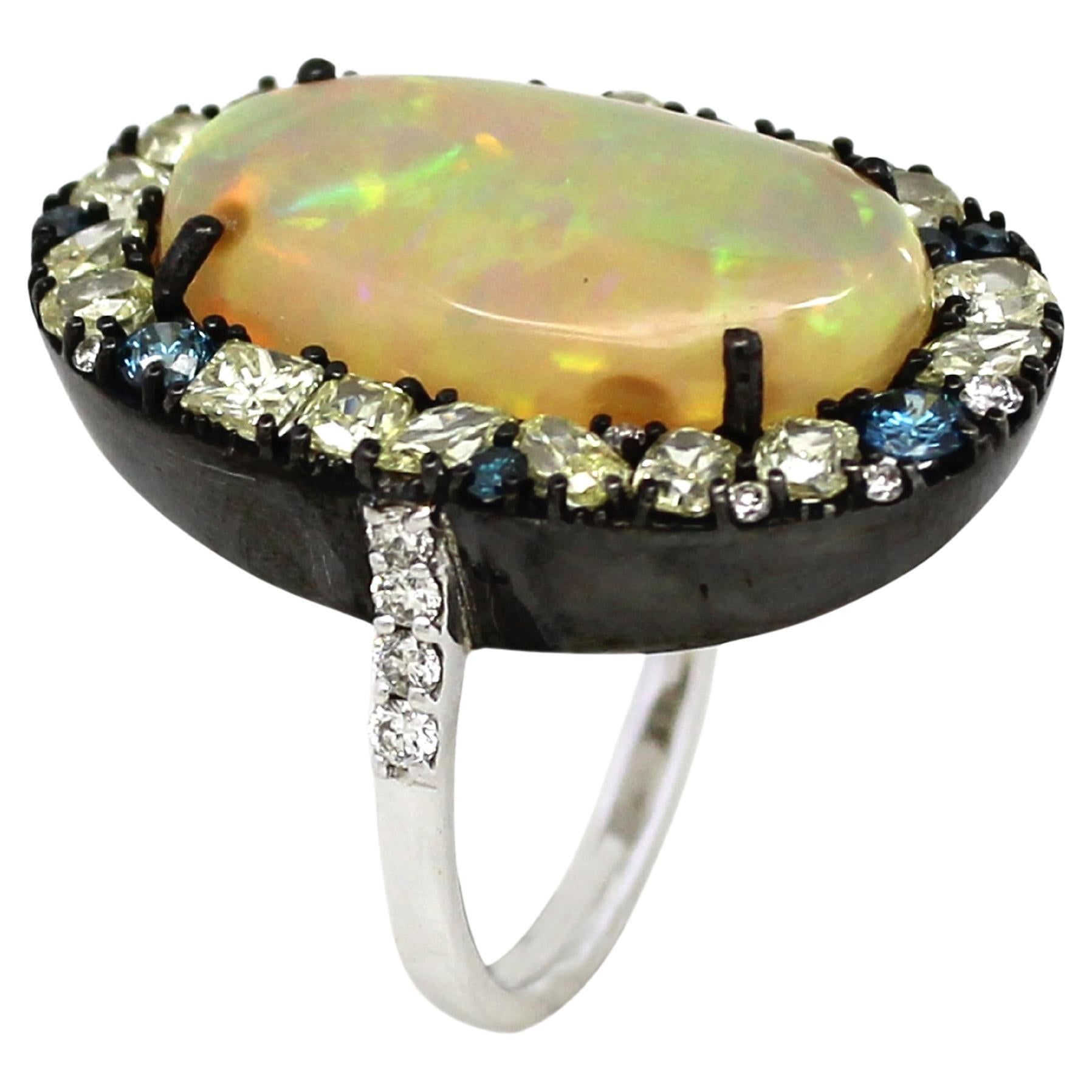 Bague en opale blanche et diamant de couleur fantaisie