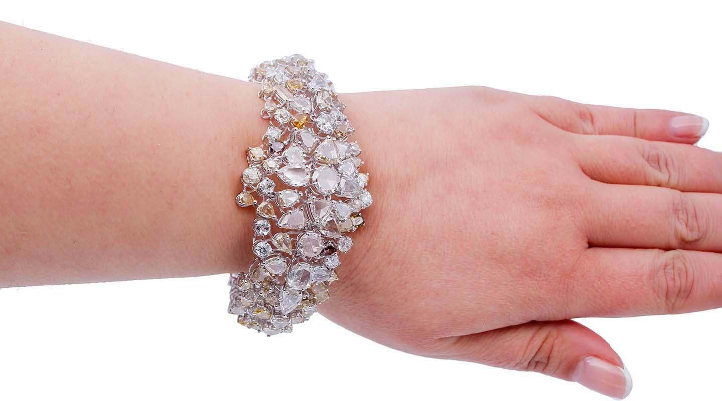 Weiß- und Fancy-Diamanten, Retrò-Armband aus 18 Karat Weißgold (Gemischter Schliff)