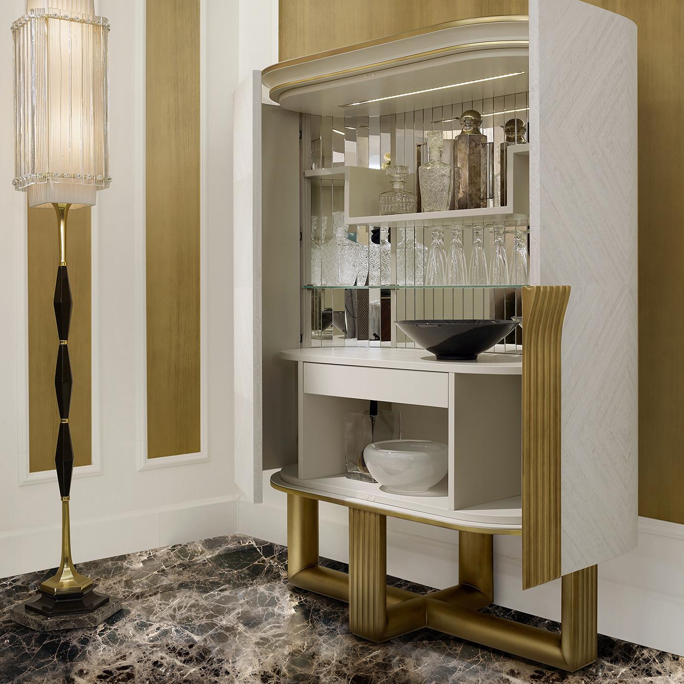 Barschrank in Weiß und Gold im Zustand „Neu“ in Milan, IT