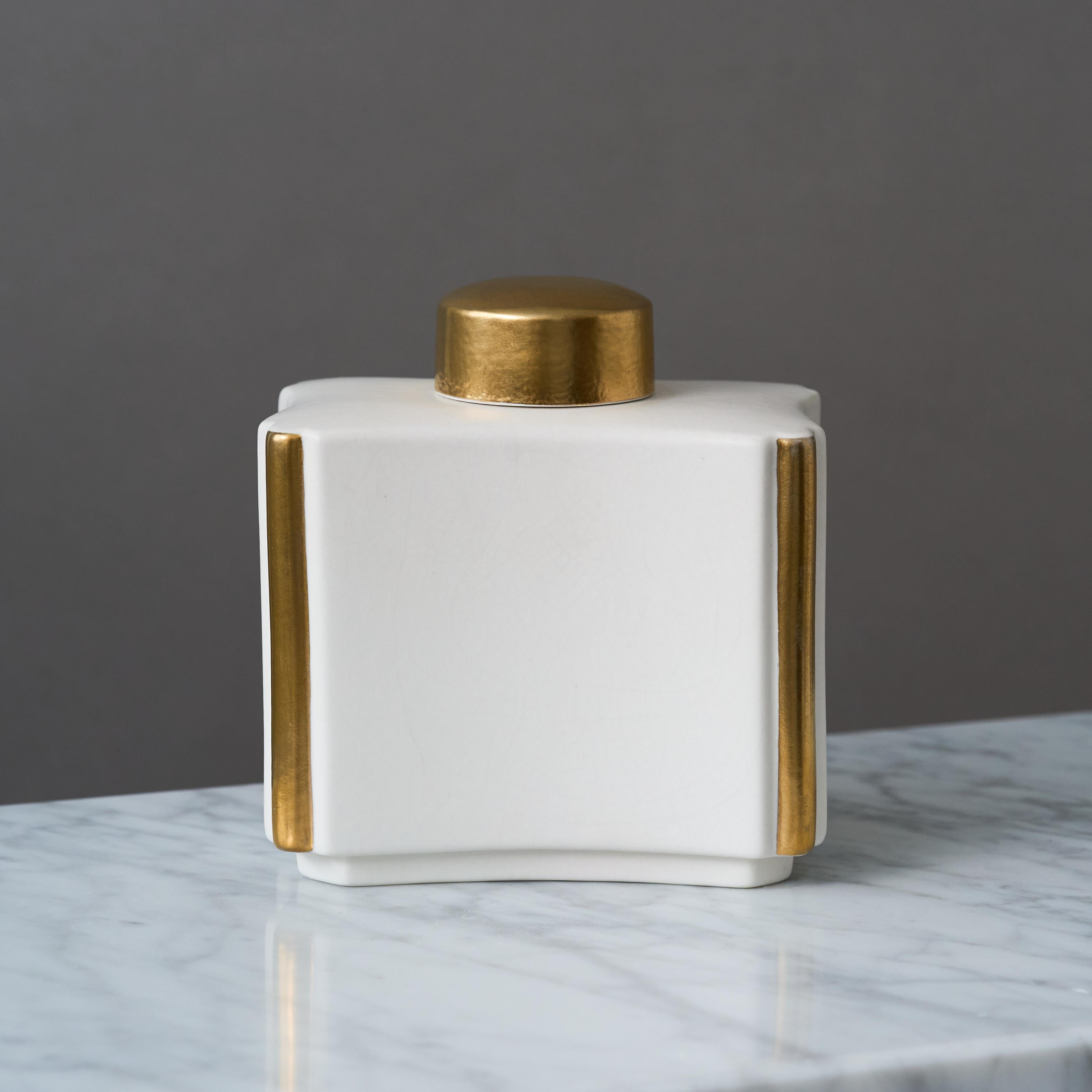 A beautiful rectangular Art Deco stoneware box / tea caddy with 'Carrara' glaze and gold details.
Made by Wilhelm Kåge at Gustavsberg Studio in Sweden, 1940s. 

Good original condition, no chips, cracks, crazing or repairs. A small light brown