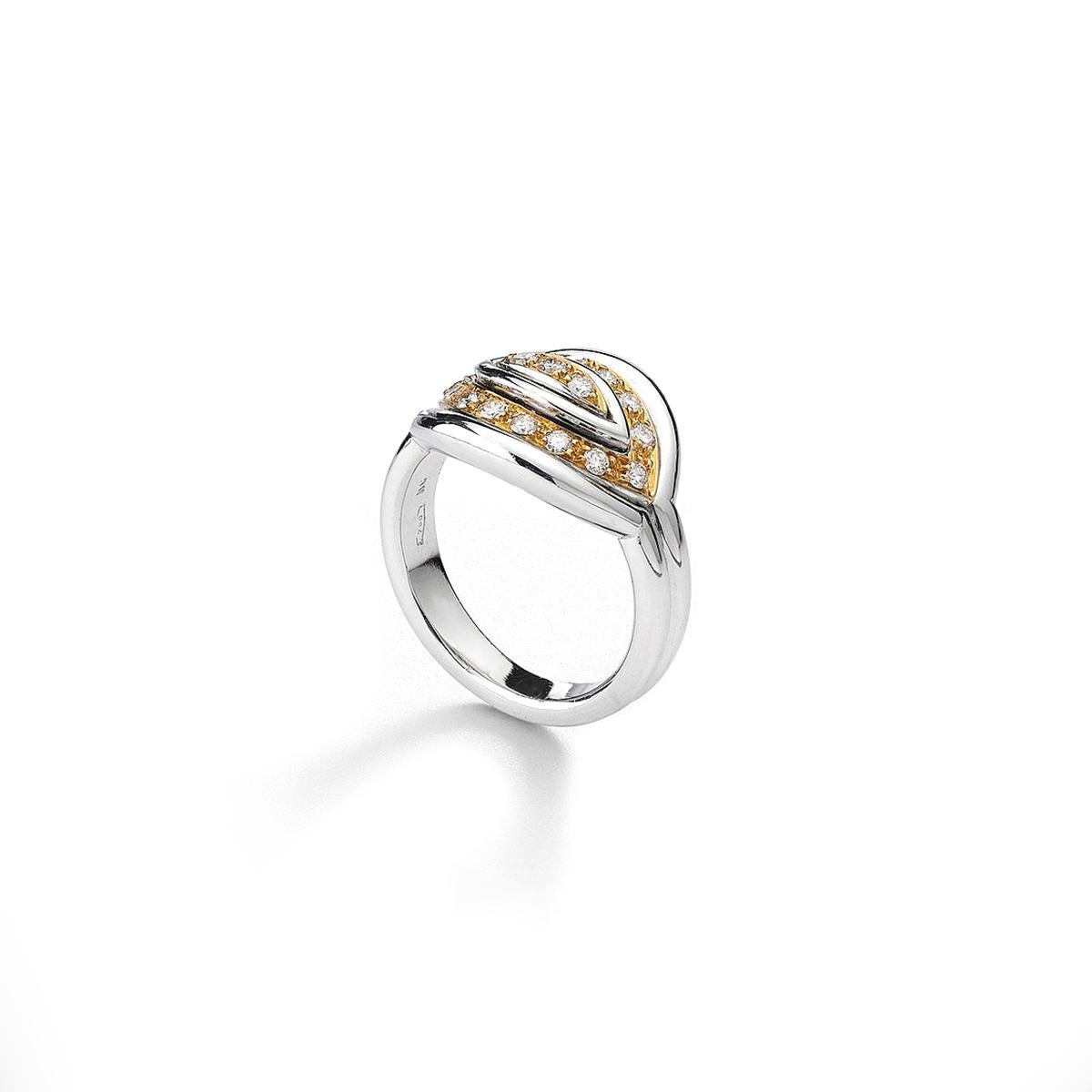 Ring in 18kt white and yellow gold set with 17 diamonds 0.31 cts Size 52
