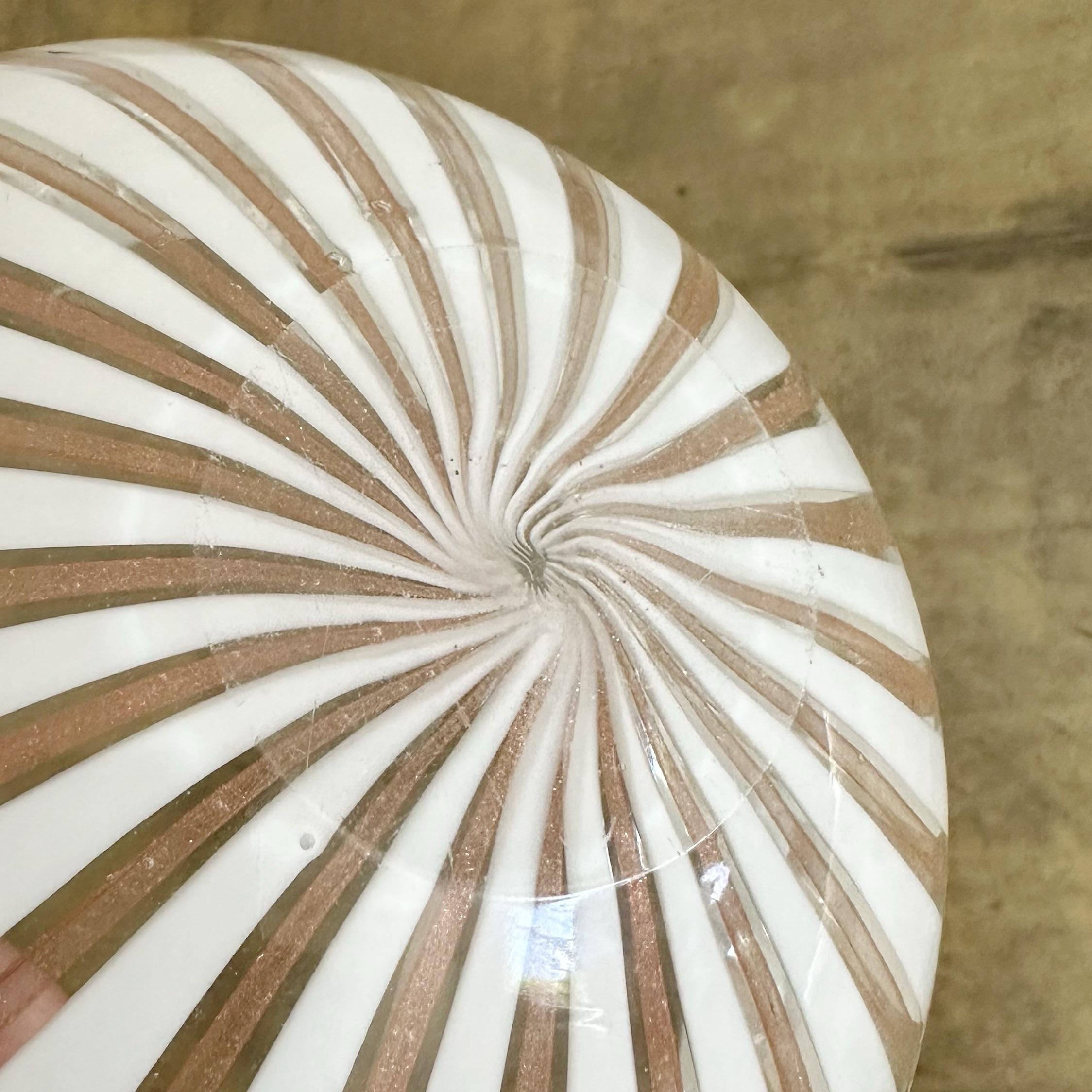 White and Gold Fleck Round Murano Catchall, 1980s In Good Condition In West Palm Beach, FL