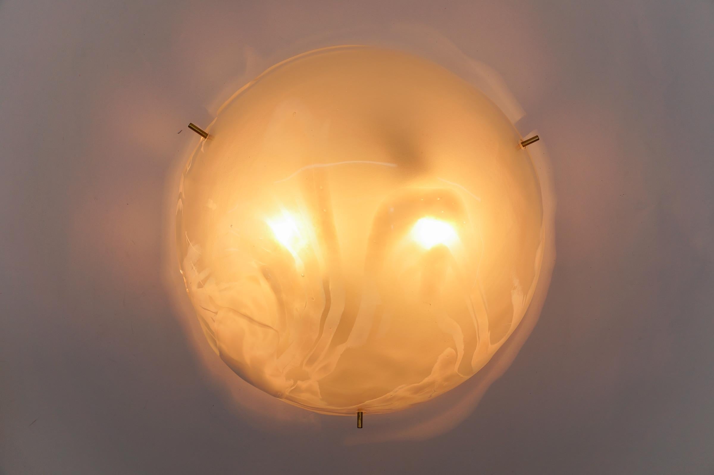 Flush Mount Light aus weißem und goldenem Muranoglas von Hillebrand, Deutschland 1960er Jahre (Moderne der Mitte des Jahrhunderts) im Angebot
