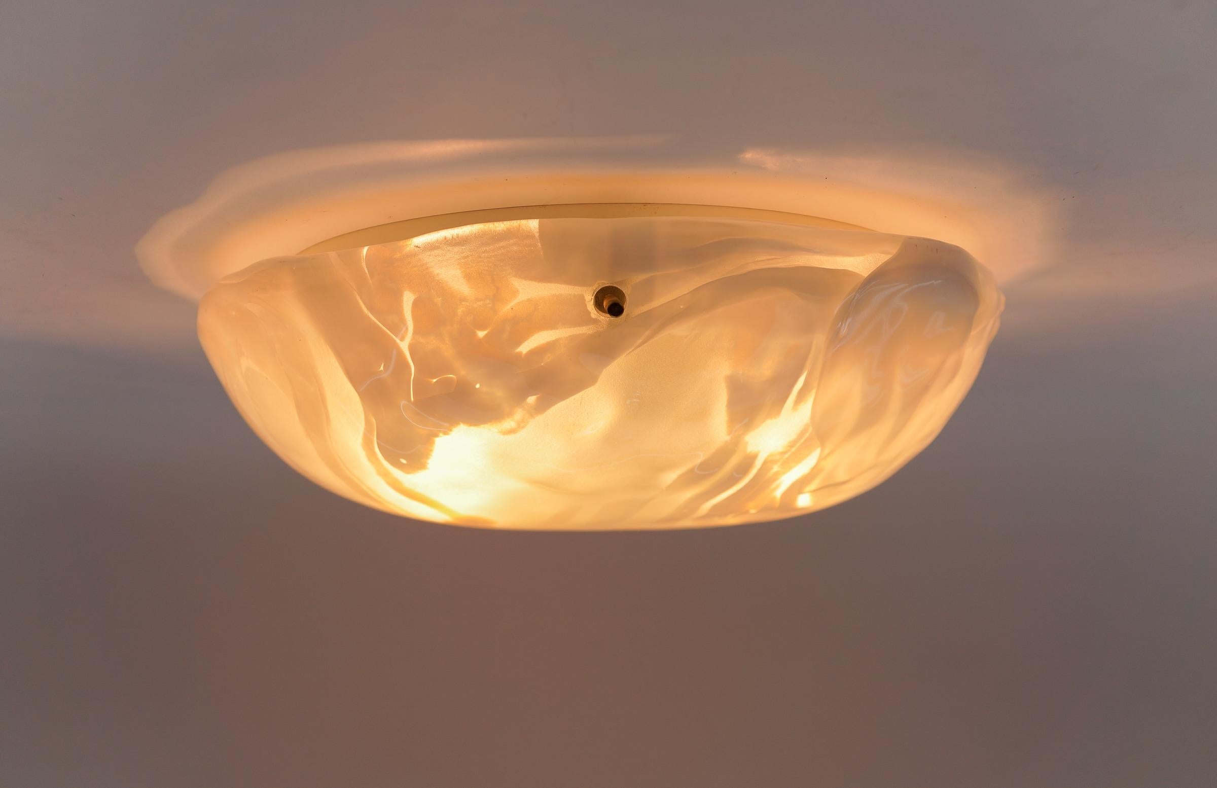 Flush Mount Light aus weißem und goldenem Muranoglas von Hillebrand, Deutschland 1960er Jahre (Metall) im Angebot