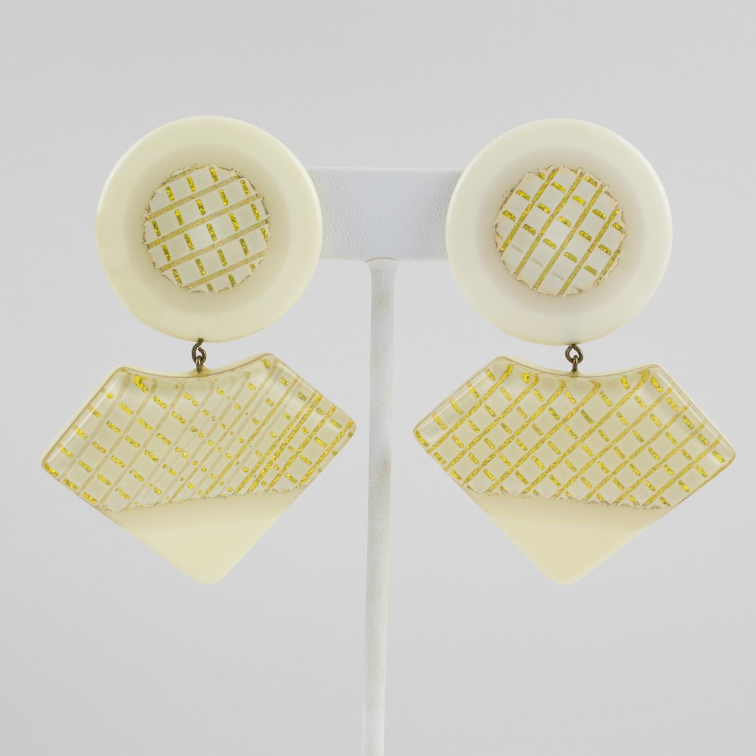 White and Gold Resin Dangle Clip Earrings For Sale 1