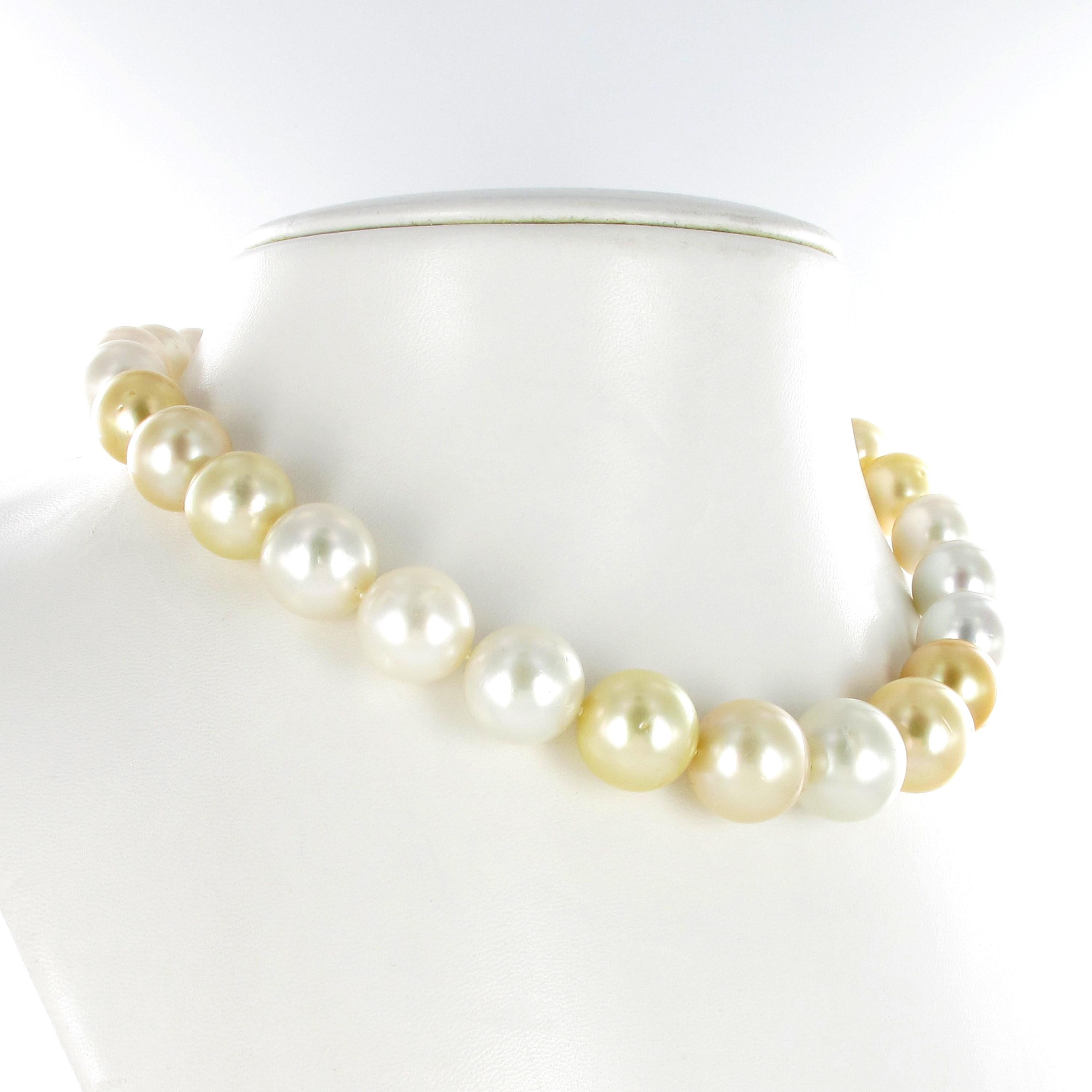 Collier de perles de culture des mers du Sud blanches et dorées Excellent état - En vente à Lucerne, CH