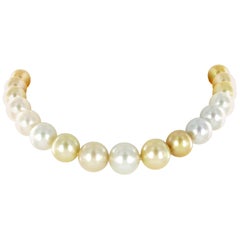 Weiße und goldene Südsee-Zuchtperlen-Halskette