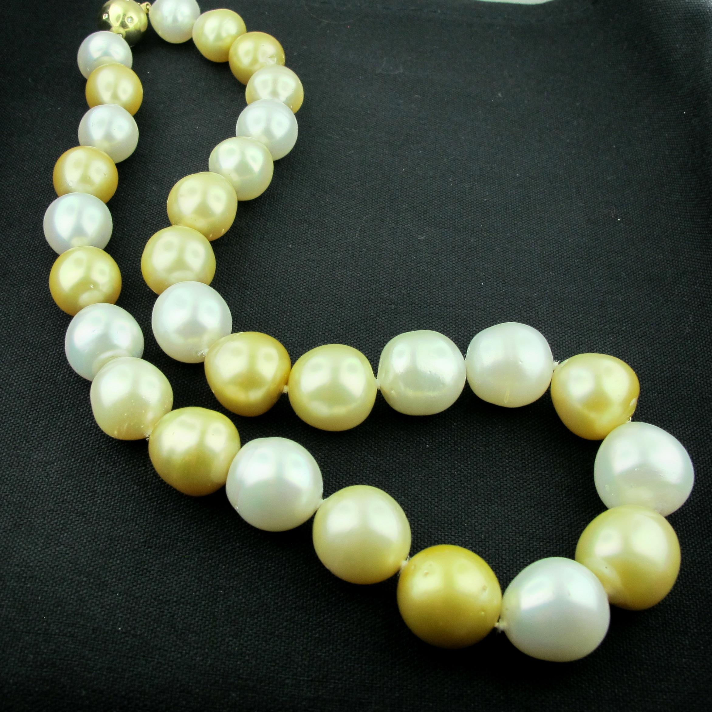 White and Golden South Sea Pearl Necklace with 14 KT Yellow Gold & Diamond Clasp In Excellent Condition For Sale In Palm Desert, CA