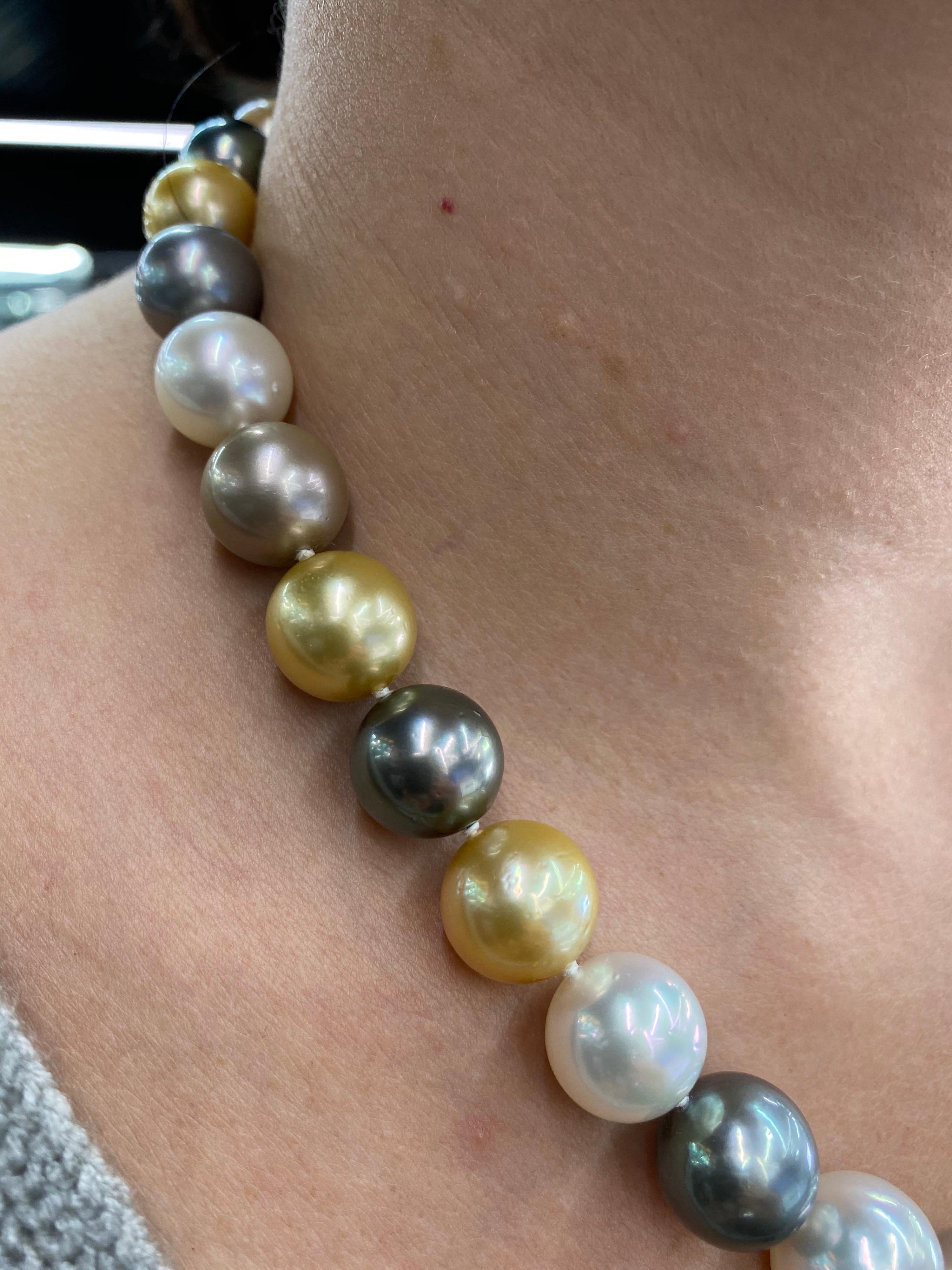 Contemporary White and Golden South Sea Tahitian Strand Pearl Necklace 14 Karat Gold