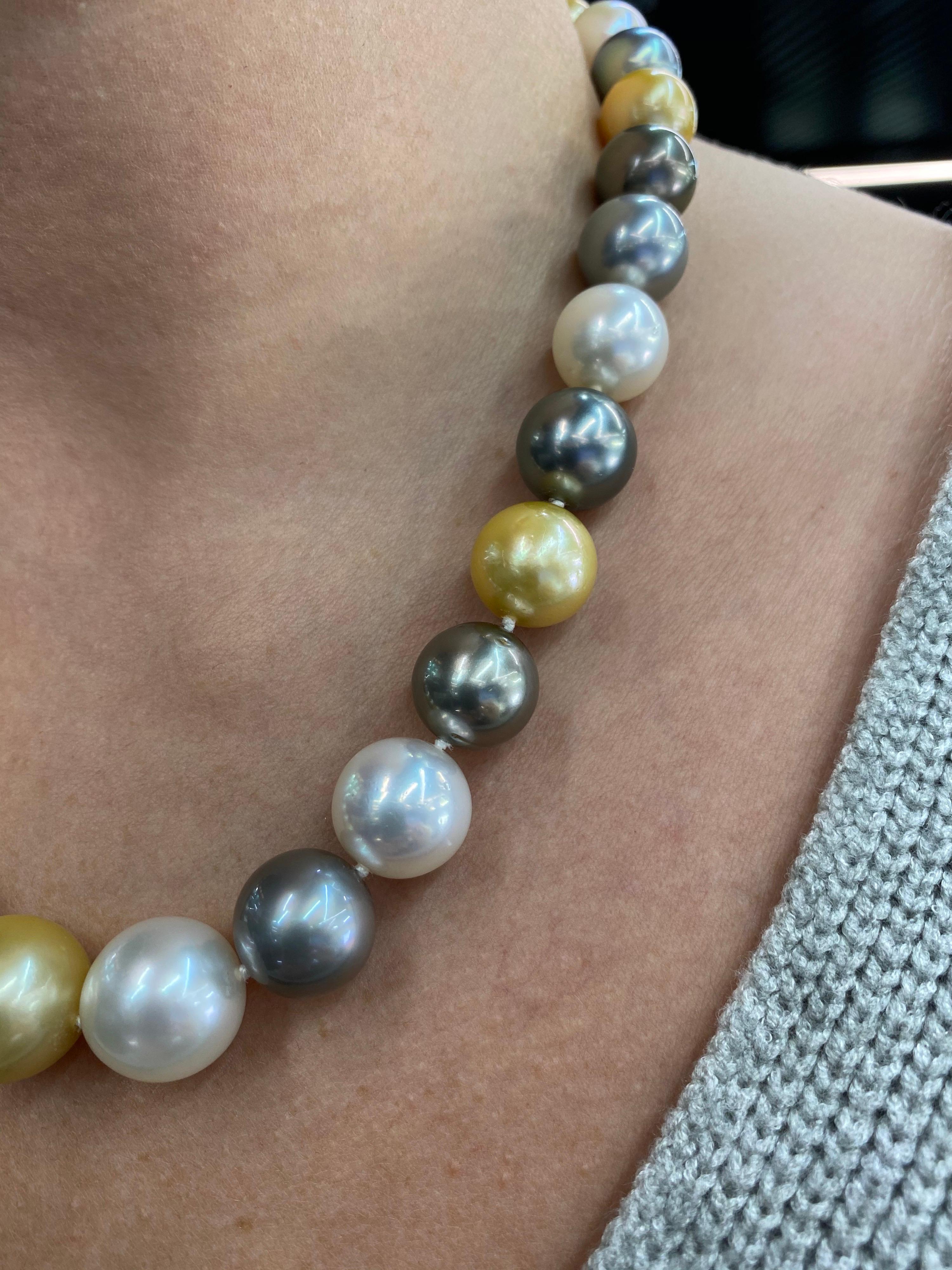 White and Golden South Sea Tahitian Strand Pearl Necklace 14 Karat Gold In New Condition In New York, NY