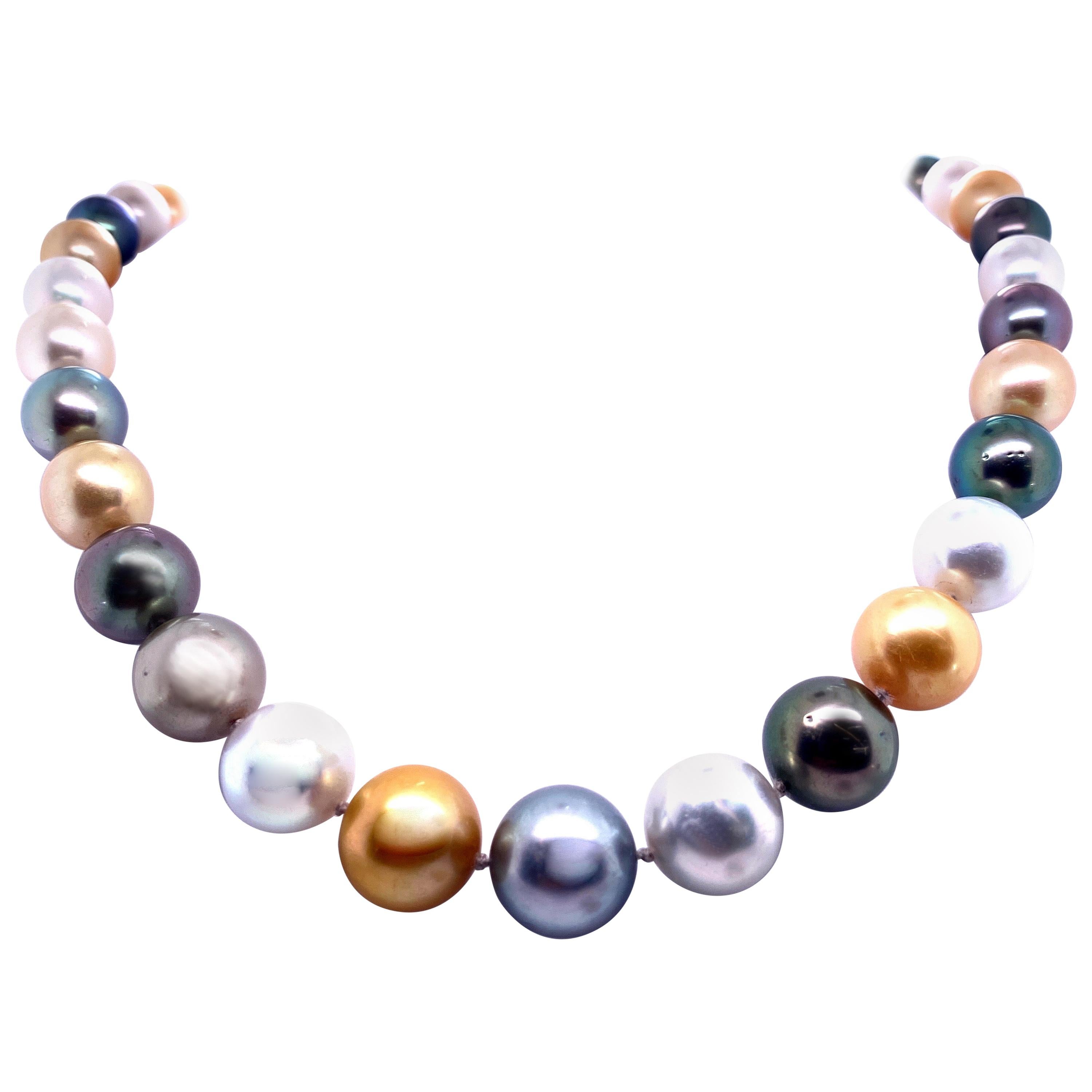 White and Golden South Sea Tahitian Strand Pearl Necklace 14 Karat Gold