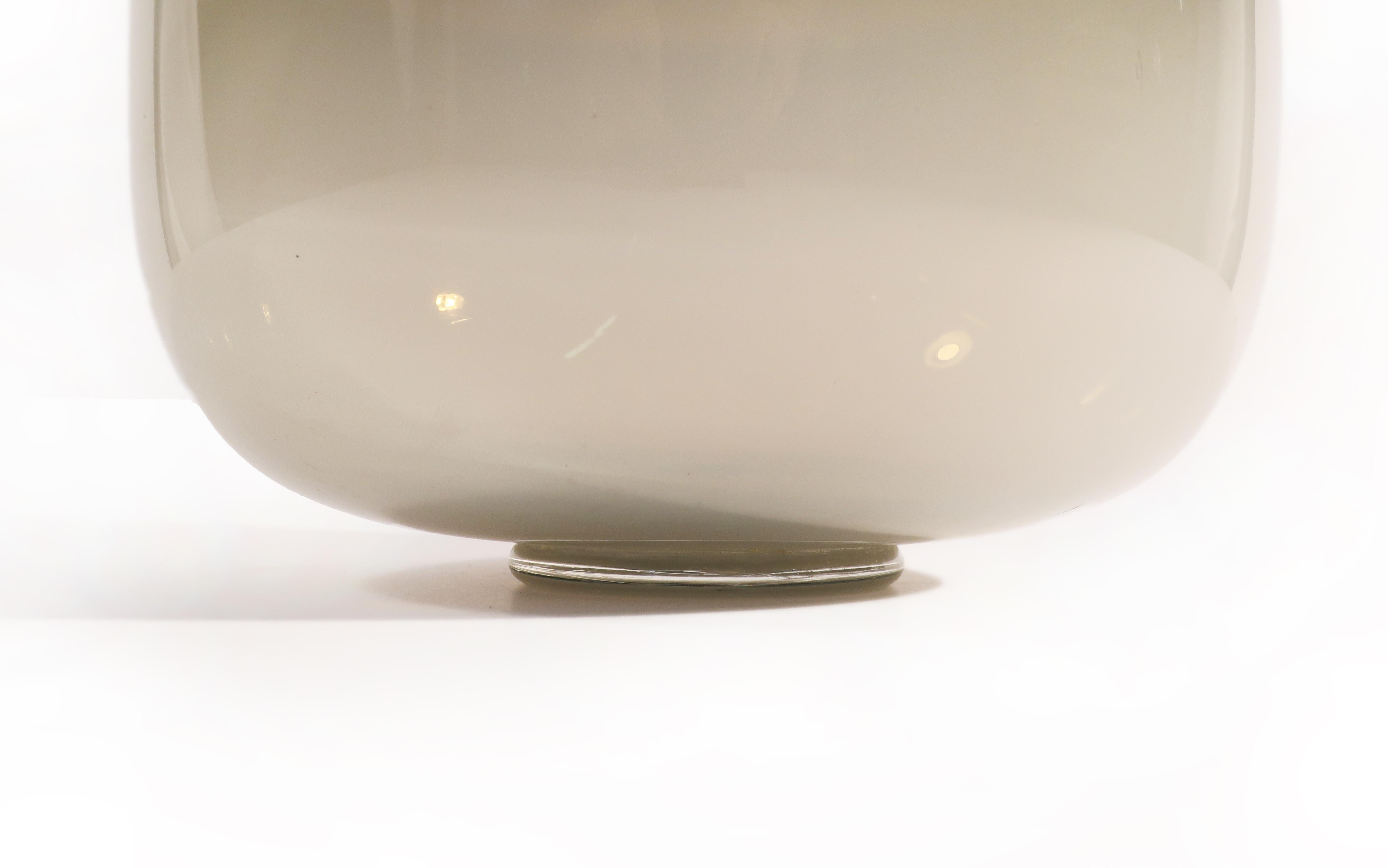 White and Gray Studio Glass Bowl by Guggisberg Baldwin For Sale 2