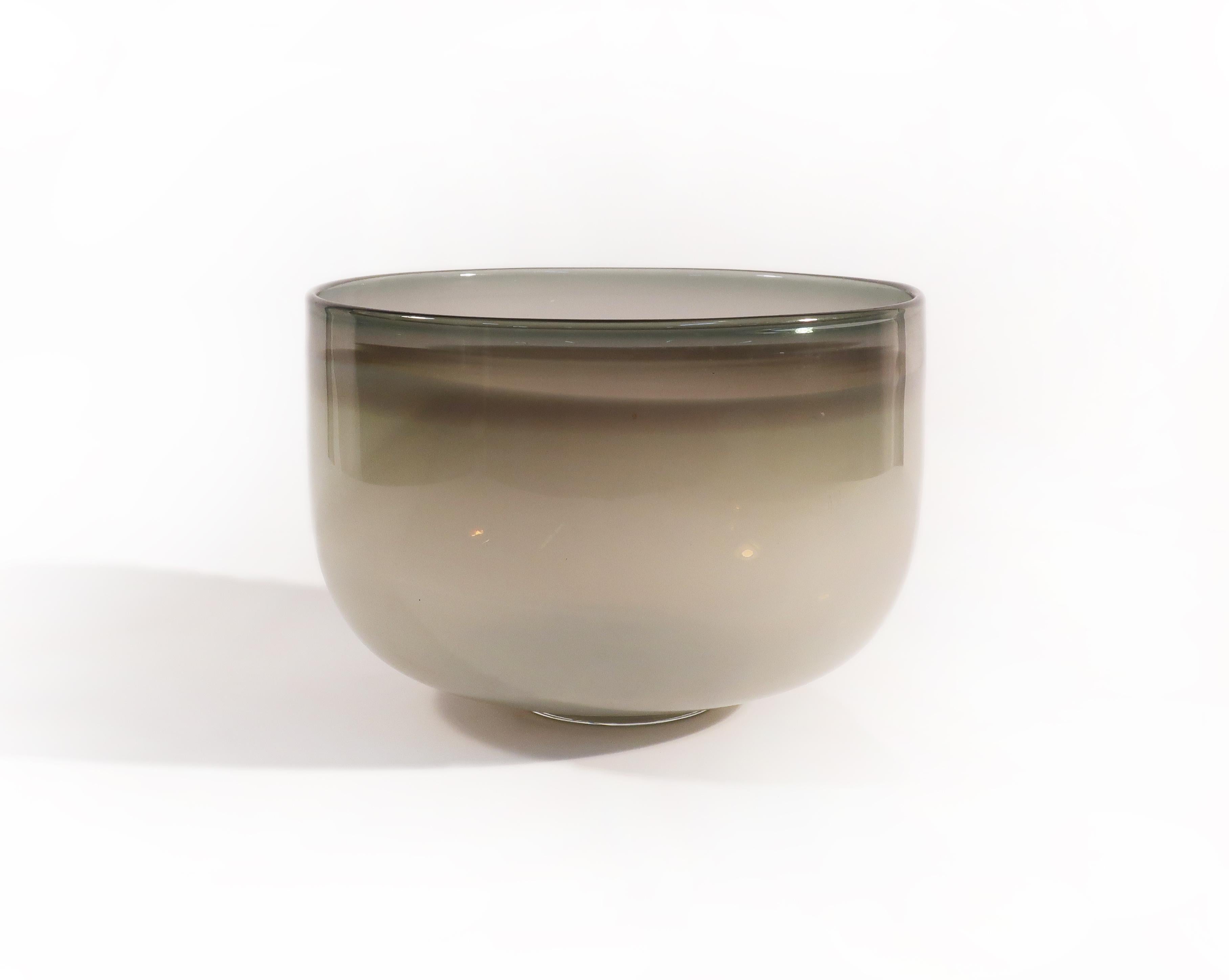 White and Gray Studio Glass Bowl by Guggisberg Baldwin For Sale 4